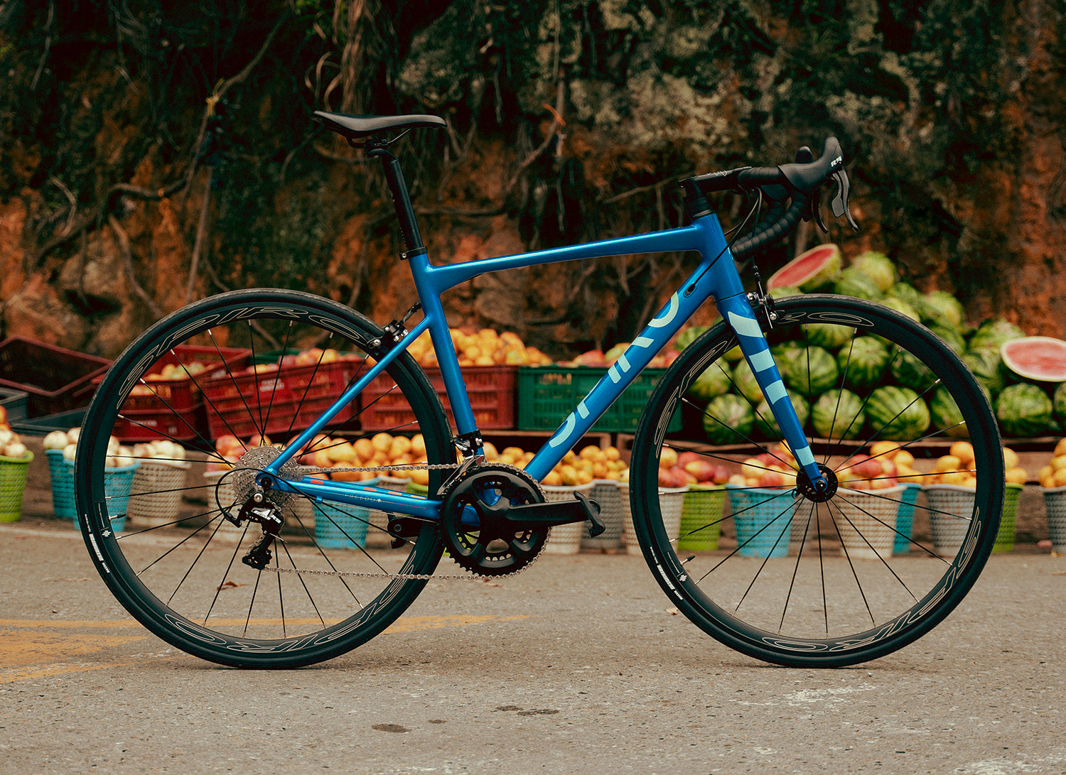 Ruedas de aluminio SPR RACE RC30 para bicicletas de ruta con freno de herradura, diseñadas para ofrecer resistencia, ligereza y un rendimiento óptimo en carretera.