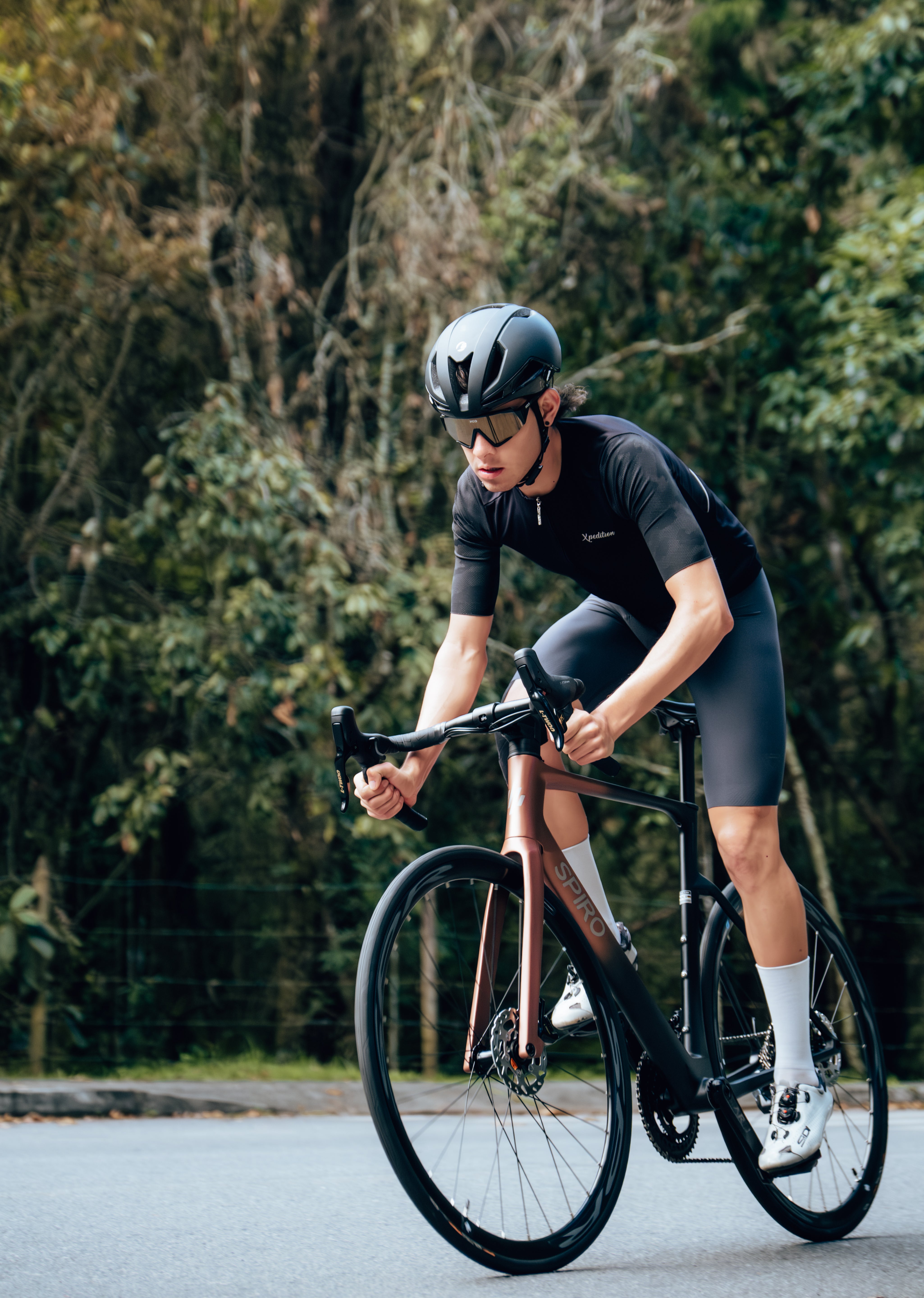 Bicicleta de ruta en carbono LEGEND BALAY Grupo Shimano 105 12 velocidades