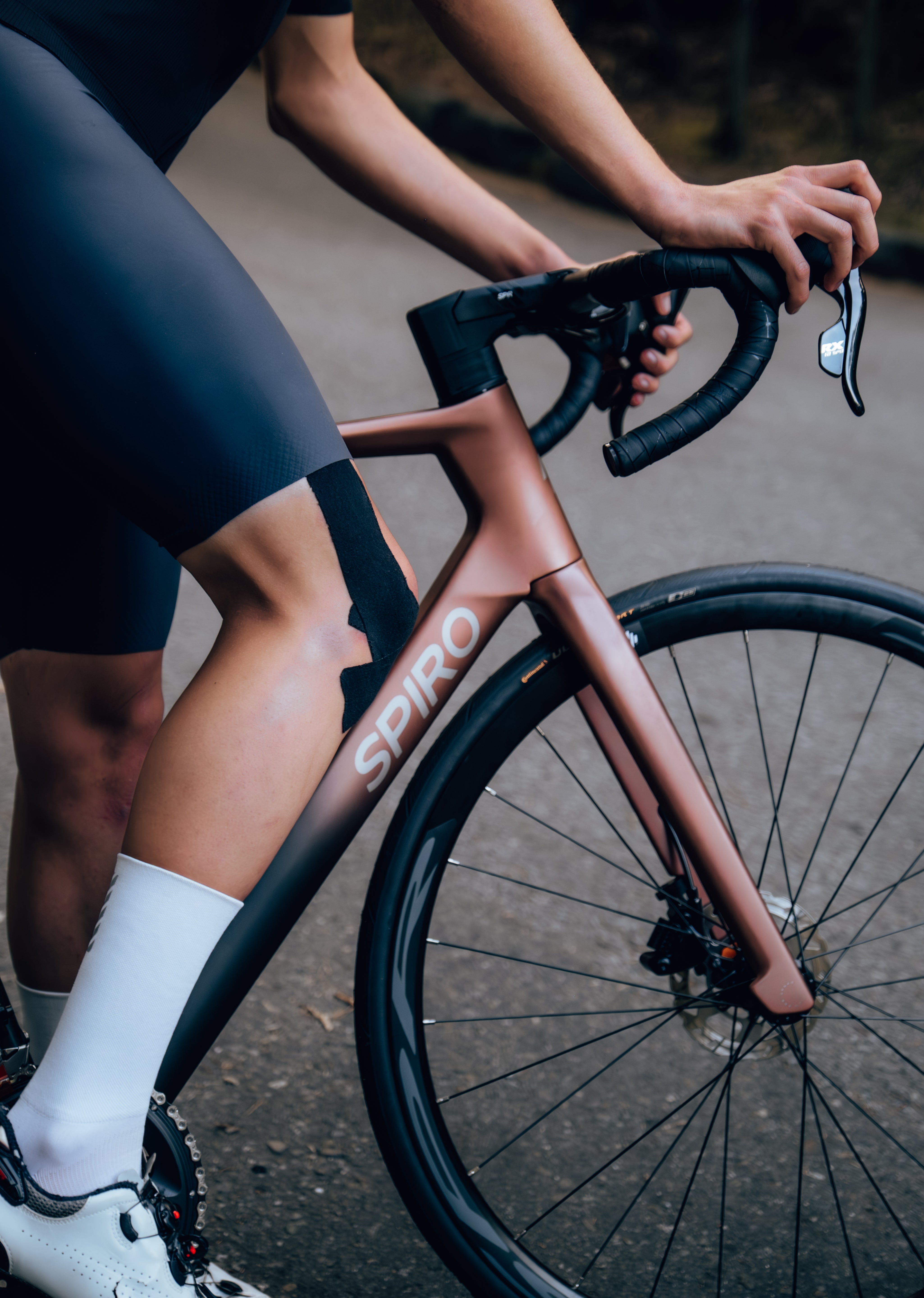 Bicicleta de ruta en carbono LEGEND BALAY Grupo Shimano 105 12 velocidades