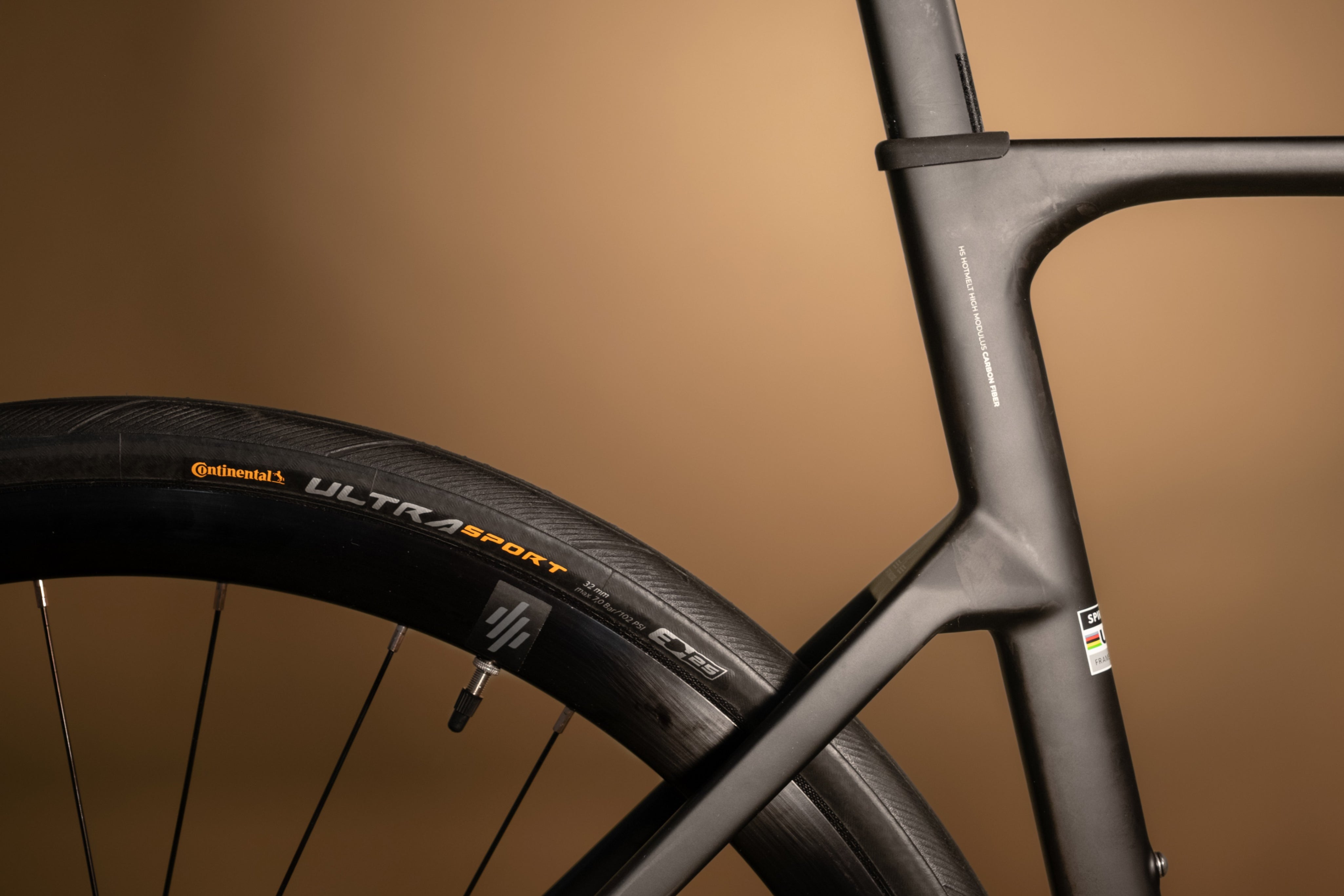 Bicicleta de ruta en carbono LEGEND BALAY Grupo Shimano 105 12 velocidades