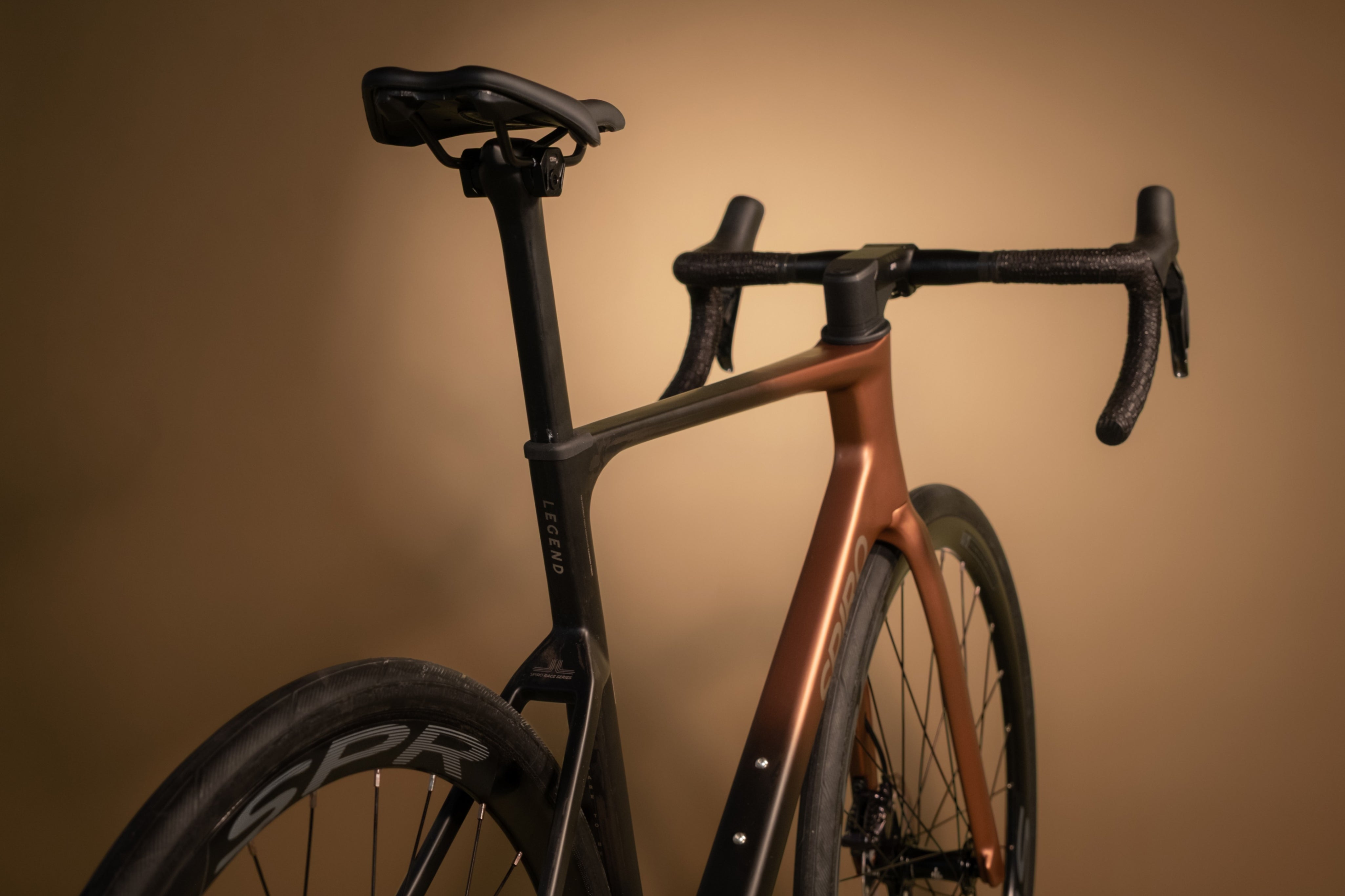 Bicicleta de ruta en carbono LEGEND BALAY Grupo Shimano 105 12 velocidades