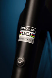 Bicicleta de ruta en carbono LEGEND TUMBAGA Grupo Shimano 105 DI2 12 velocidades