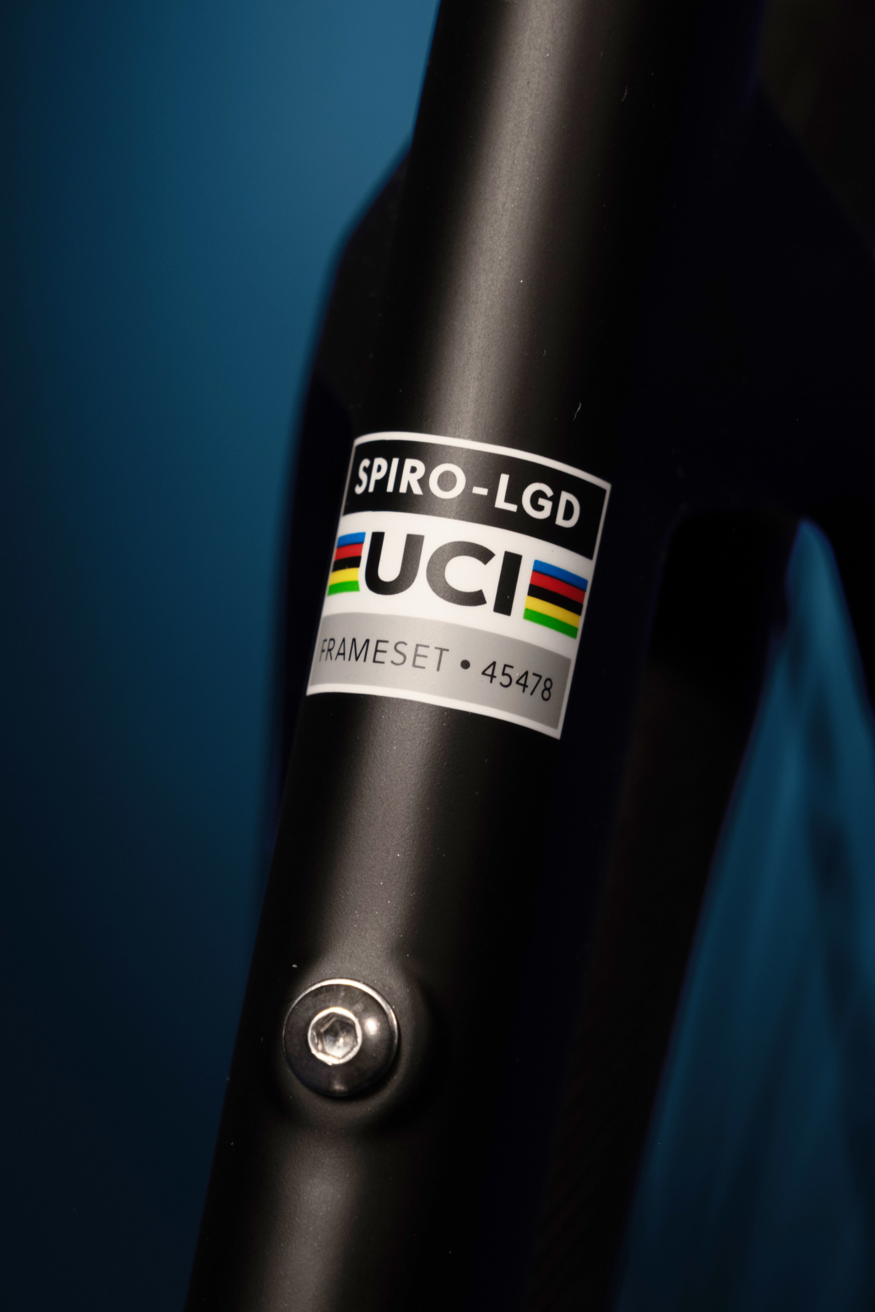 Bicicleta de ruta en carbono LEGEND TUMBAGA Grupo Shimano 105 DI2 12 velocidades