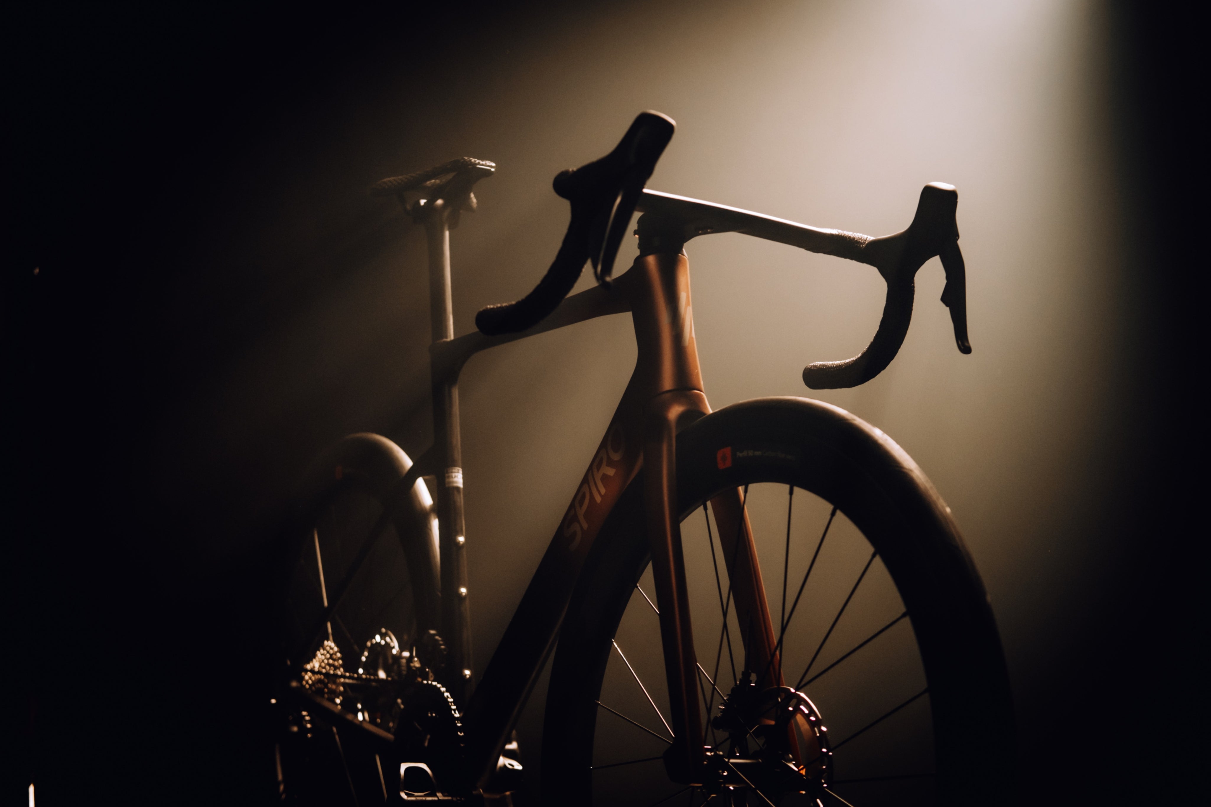 Bicicleta de ruta en carbono LEGEND BALAY Grupo Shimano 105 12 velocidades