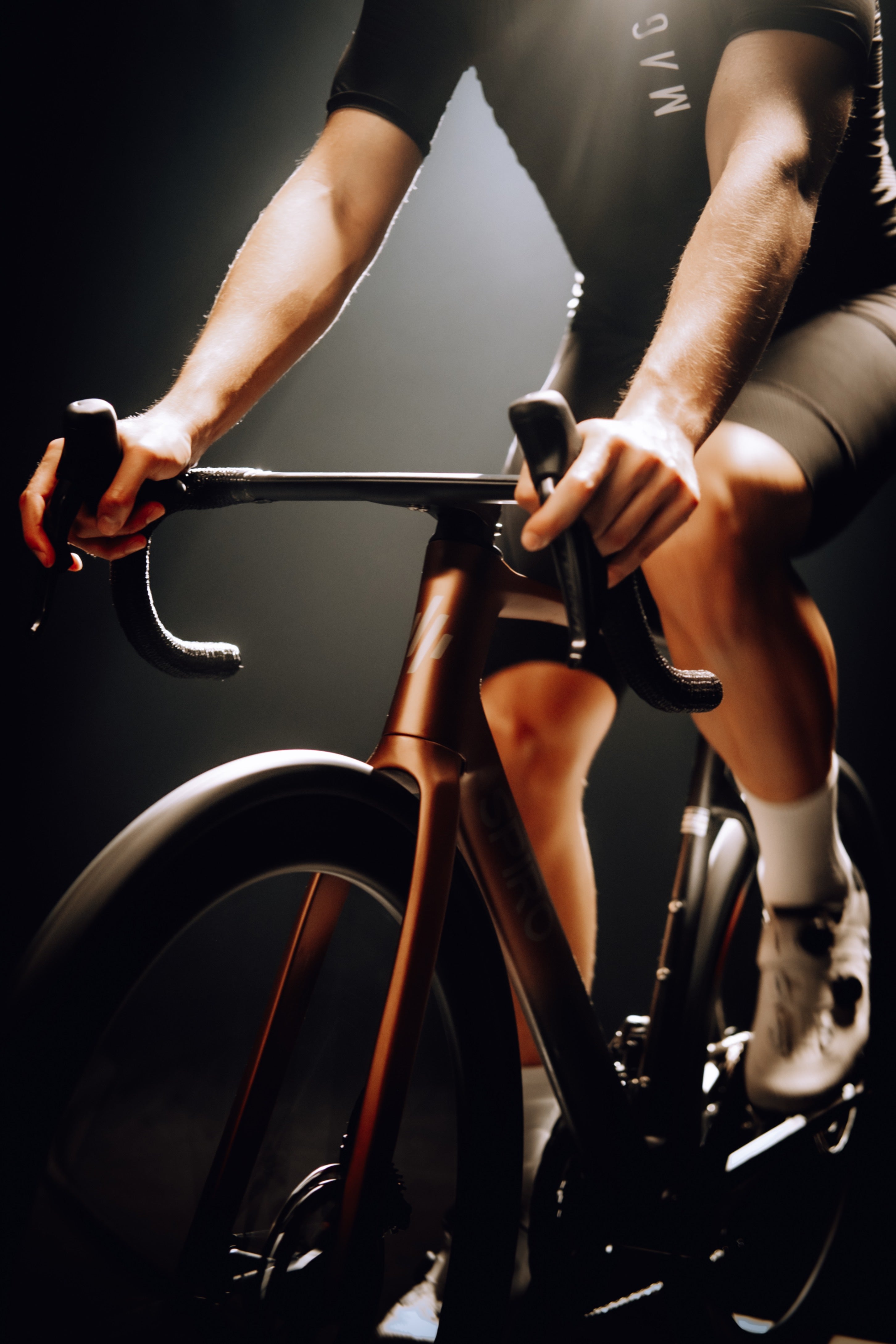 Bicicleta de ruta en carbono LEGEND BALAY Grupo Shimano 105 12 velocidades