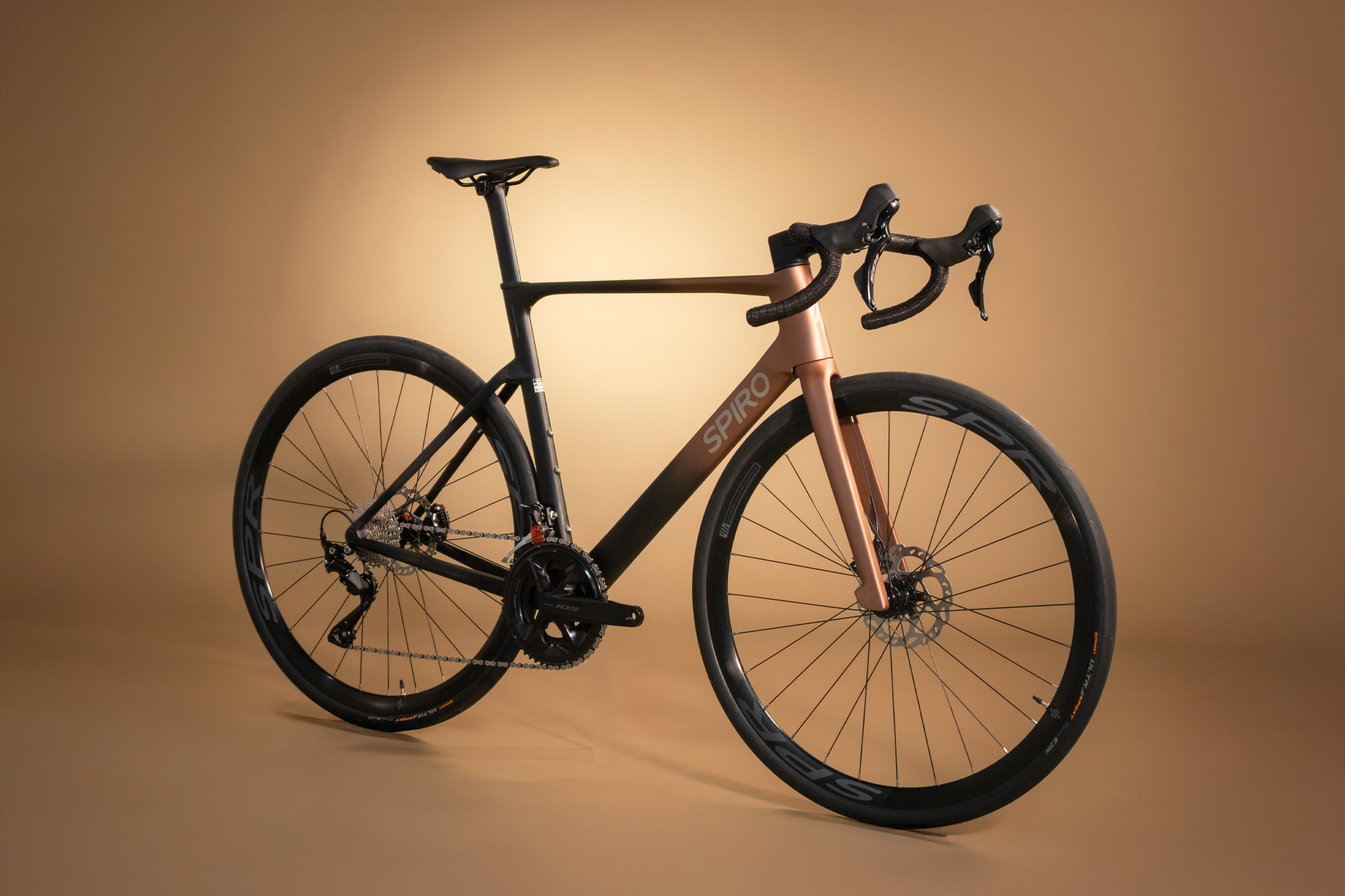 Bicicleta de ruta en carbono LEGEND BALAY Grupo Shimano 105 12 velocidades