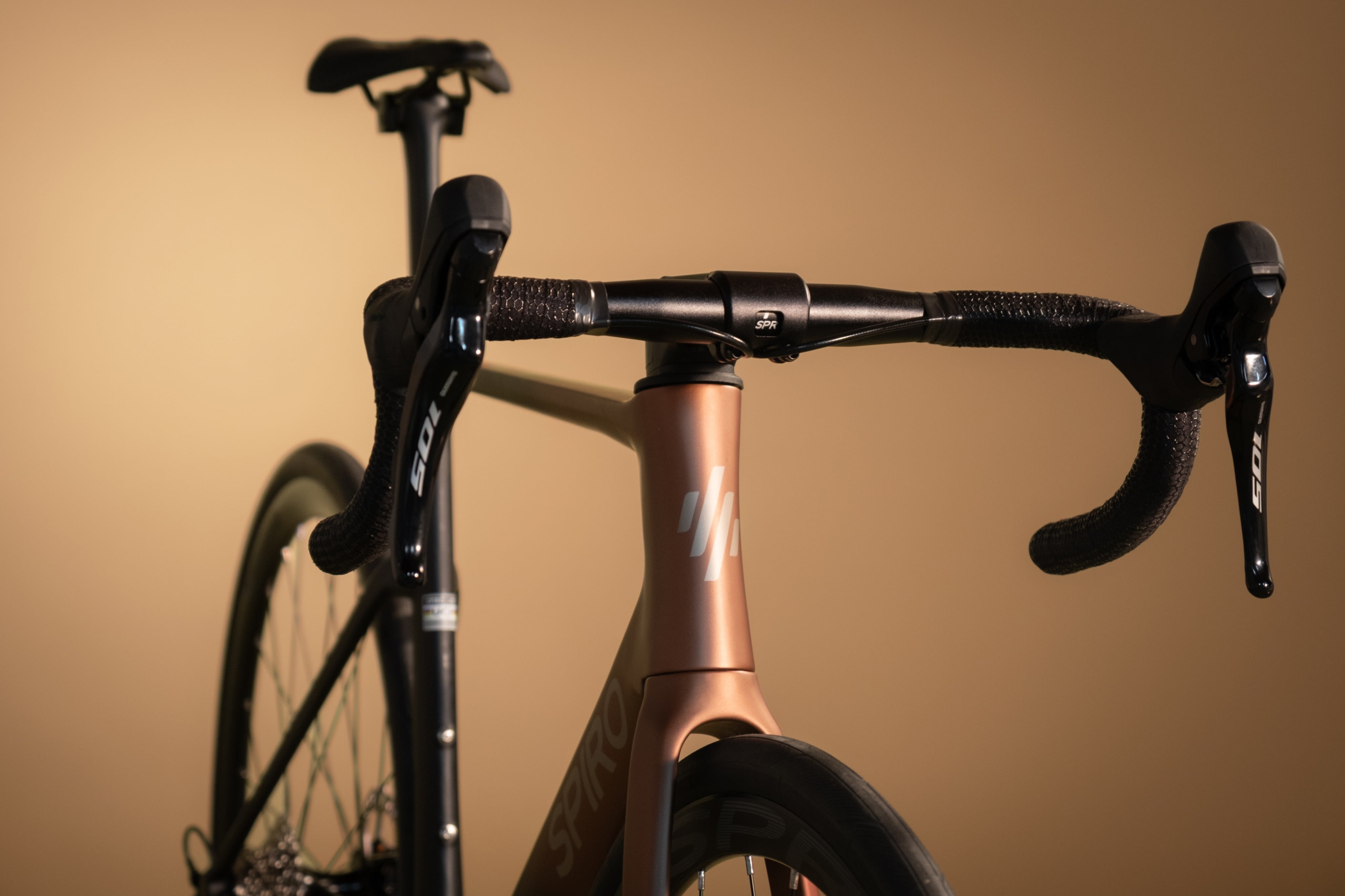 Bicicleta de ruta en carbono LEGEND BALAY Grupo Shimano 105 12 velocidades