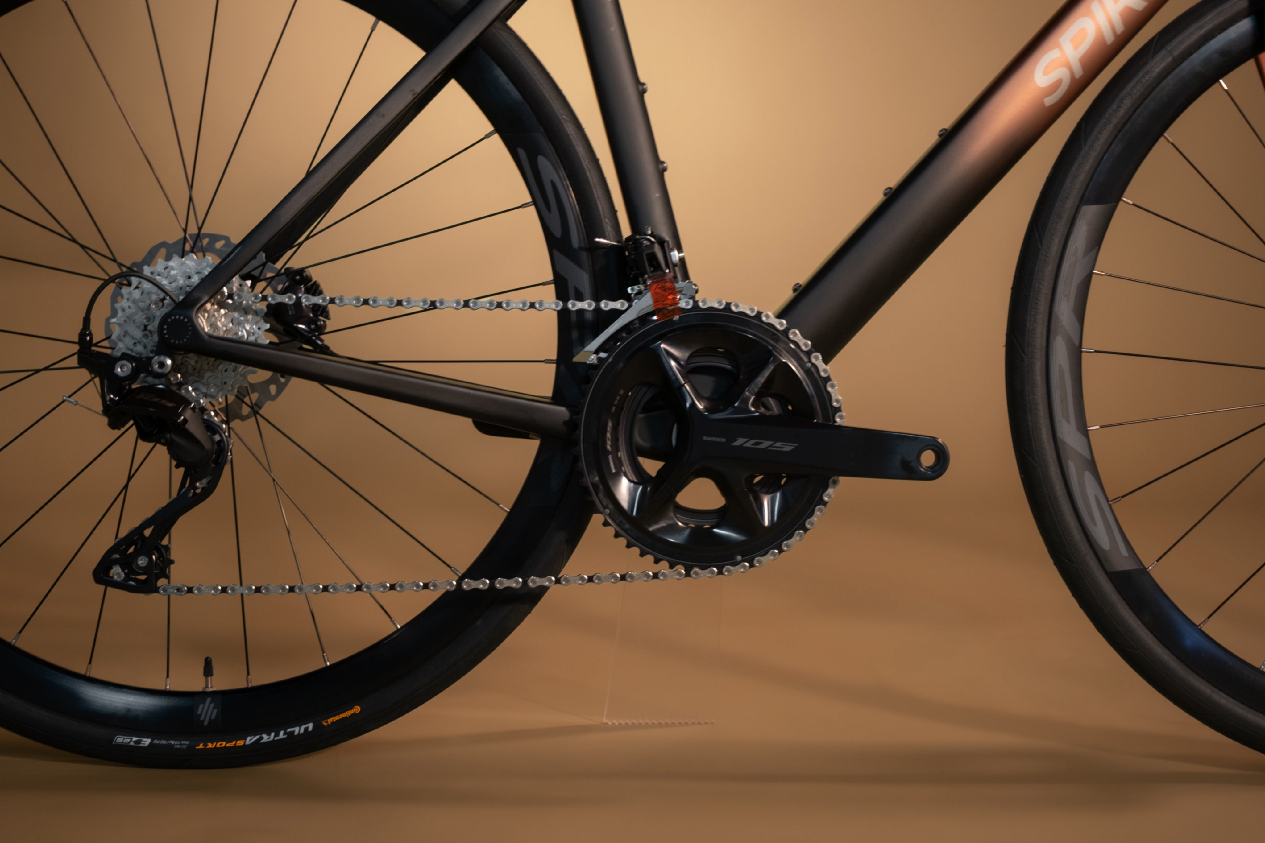 Bicicleta de ruta en carbono LEGEND BALAY Grupo Shimano 105 12 velocidades