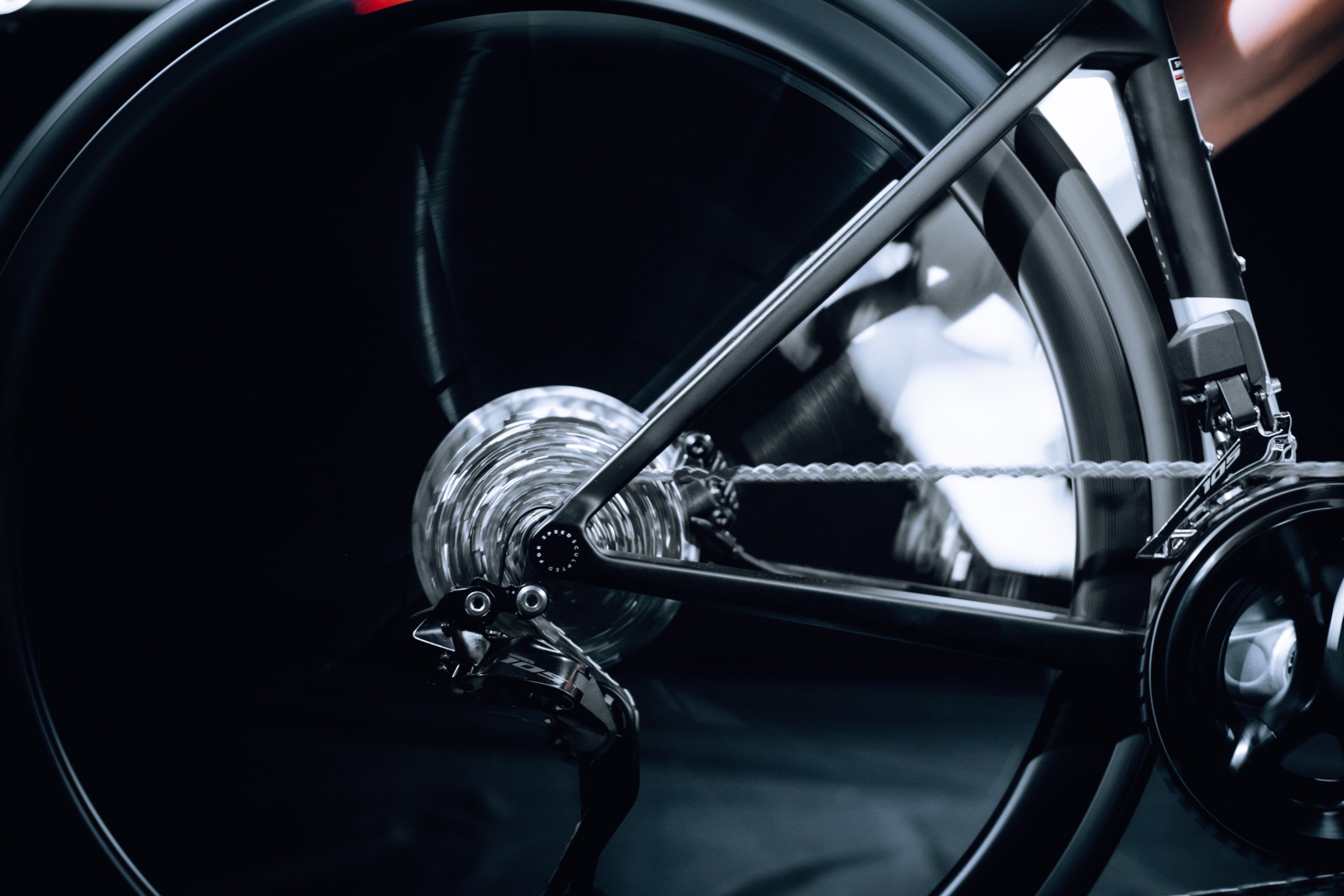 Bicicleta de ruta en carbono LEGEND TUMBAGA Grupo Shimano 105 DI2 12 velocidades