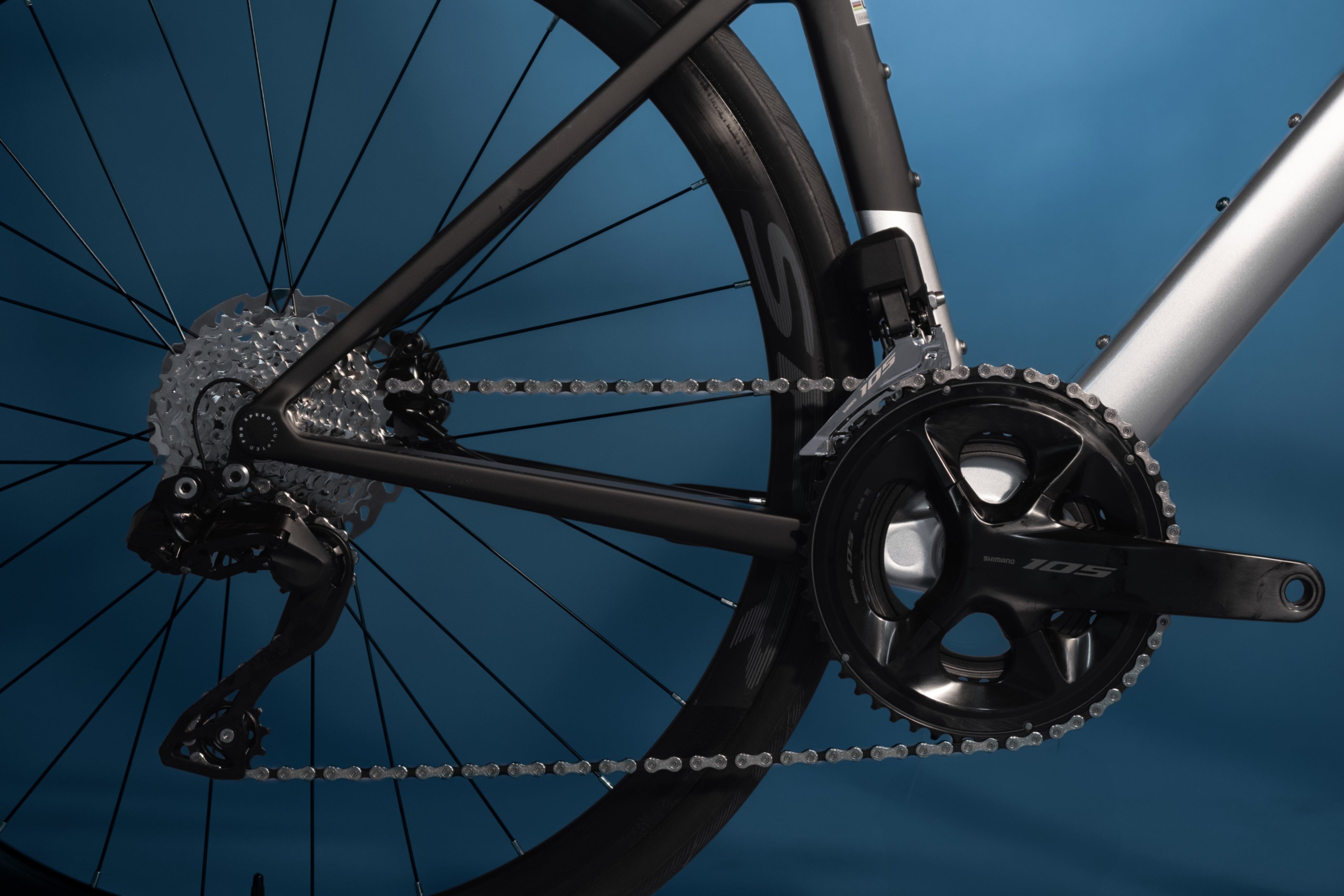 Bicicleta de ruta en carbono LEGEND TUMBAGA Grupo Shimano 105 DI2 12 velocidades