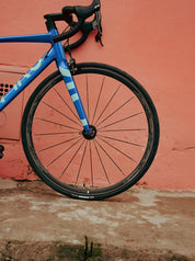 Ruedas de aluminio SPR RACE RC30 para bicicletas de ruta con freno de herradura, diseñadas para ofrecer resistencia, ligereza y un rendimiento óptimo en carretera.