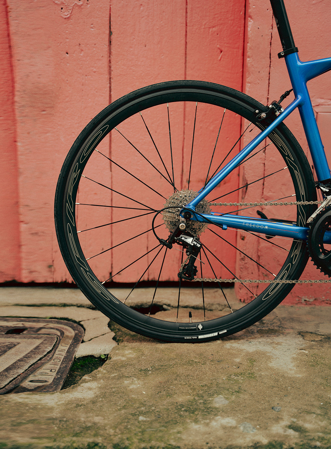 Ruedas de aluminio SPR RACE RC30 para bicicletas de ruta con freno de herradura, diseñadas para ofrecer resistencia, ligereza y un rendimiento óptimo en carretera.