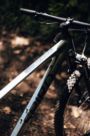Bicicleta de MTB en aluminio GAIA BAUDÓ Grupo Shimano Cues 11 velocidades