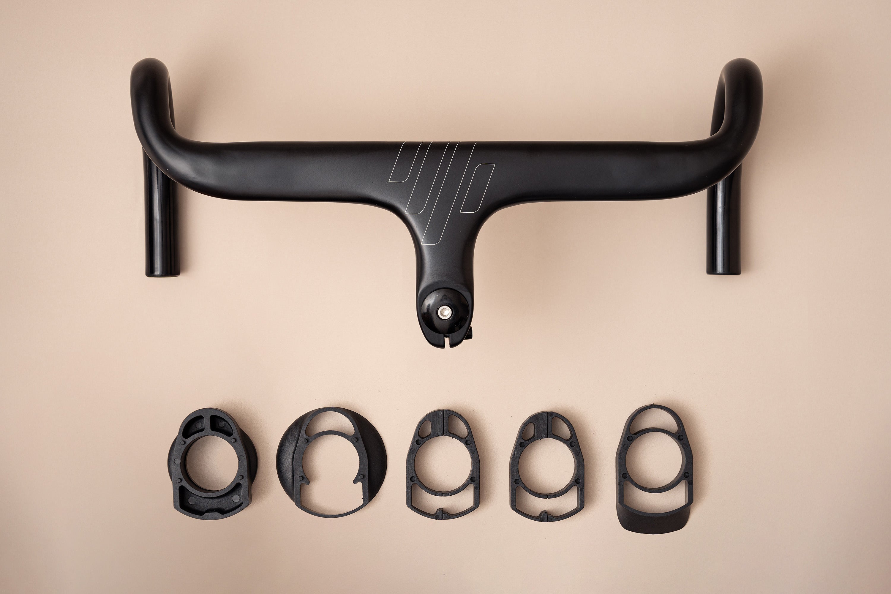 Manubrio de ruta SPR RACE integrado en aluminio V1 de SPIRO Bicycles, ideal para ciclistas de ruta y gravel que buscan control, resistencia y diseño aerodinámico.