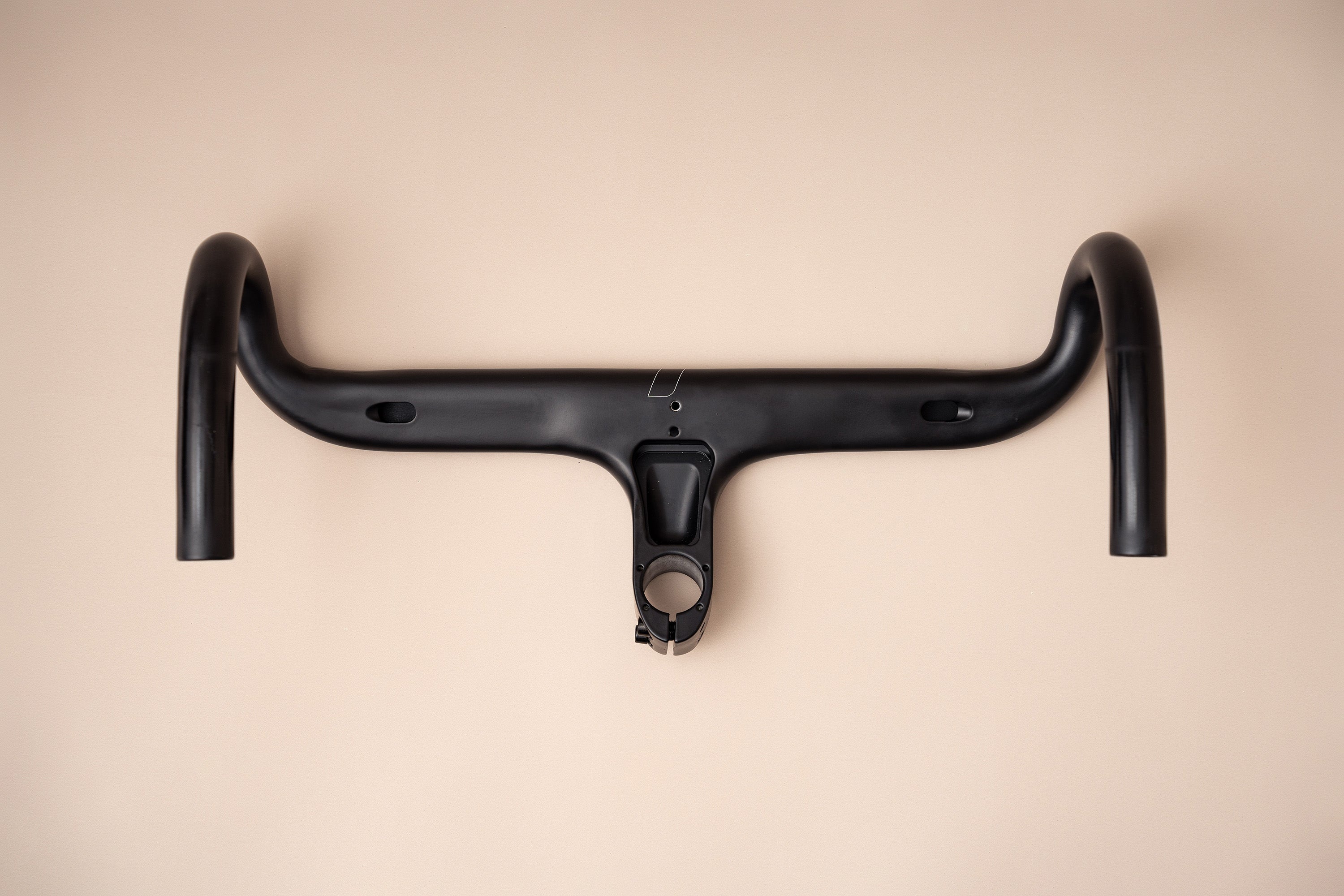 Manubrio de ruta SPR RACE integrado en aluminio V1 de SPIRO Bicycles, ideal para ciclistas de ruta y gravel que buscan control, resistencia y diseño aerodinámico.