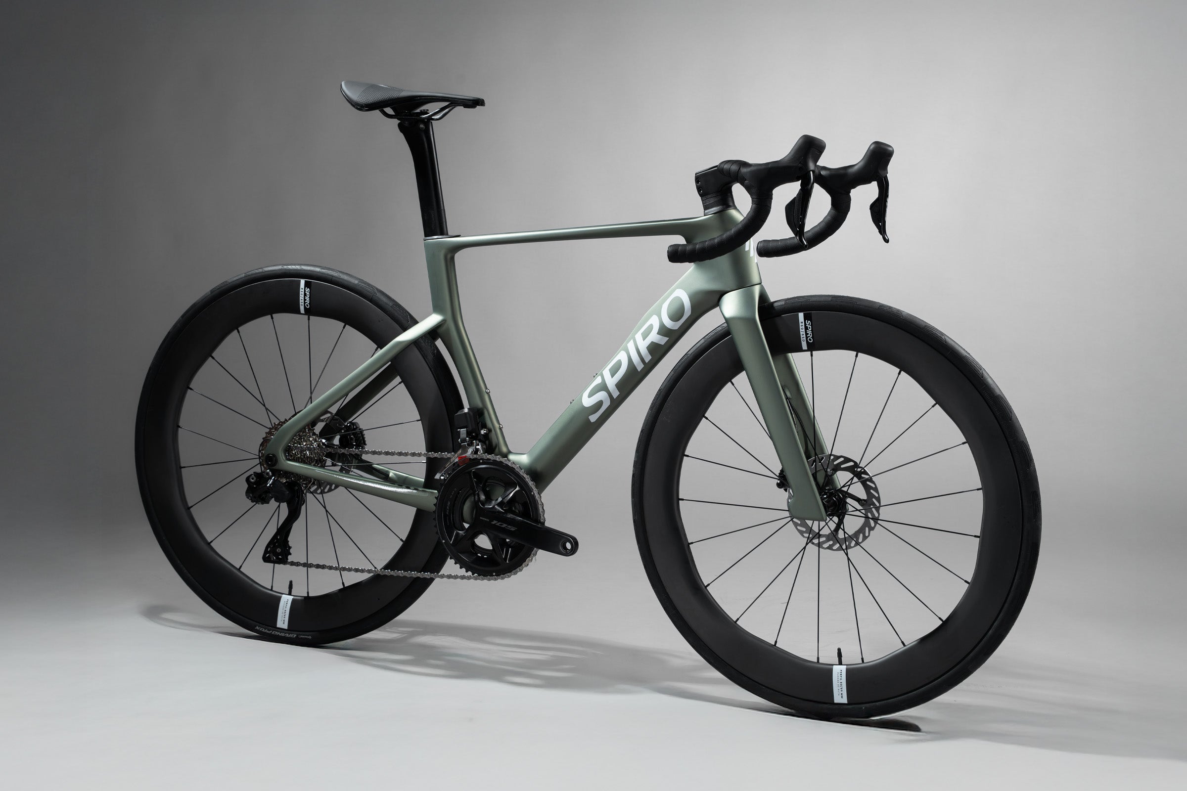Bicicleta de ruta LEGEND DISC AERO grupo Shimano 105 DI2 2X12 Vel.