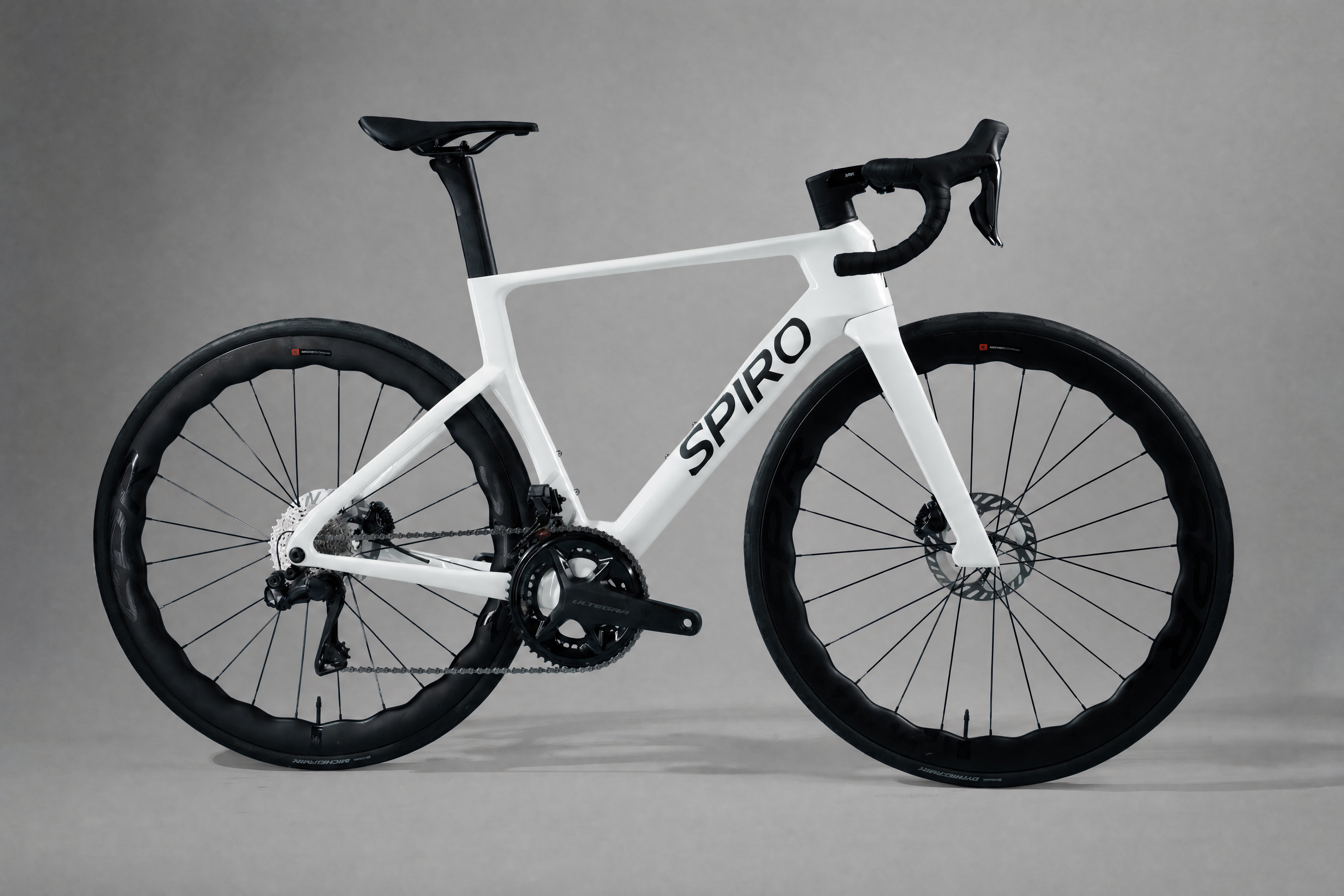 Bicicleta de ruta LEGEND DISC AERO grupo Shimano Ultegra DI2 2X12 Vel.