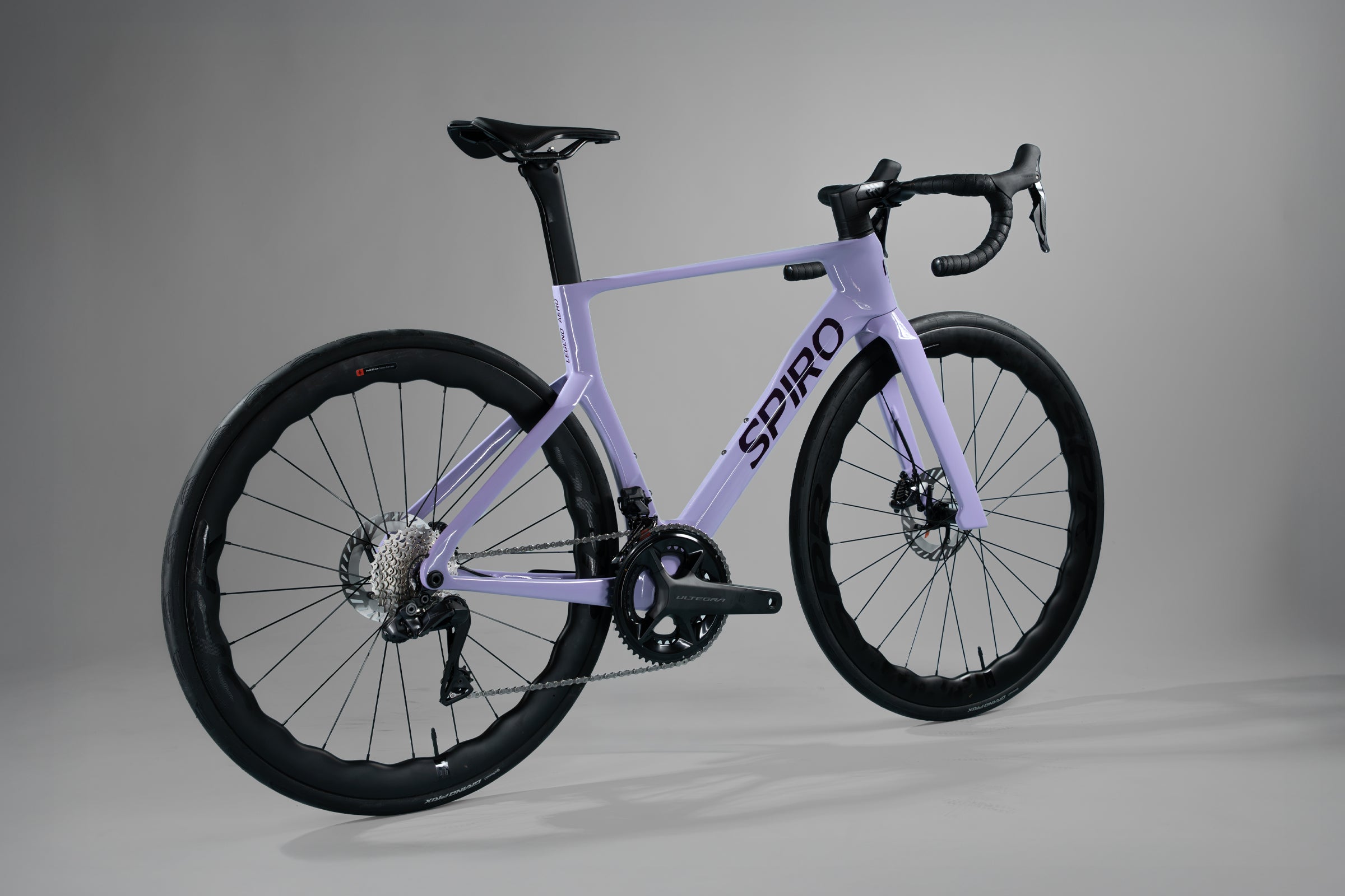 Bicicleta de ruta LEGEND DISC AERO grupo Shimano Ultegra DI2 2X12 Vel.