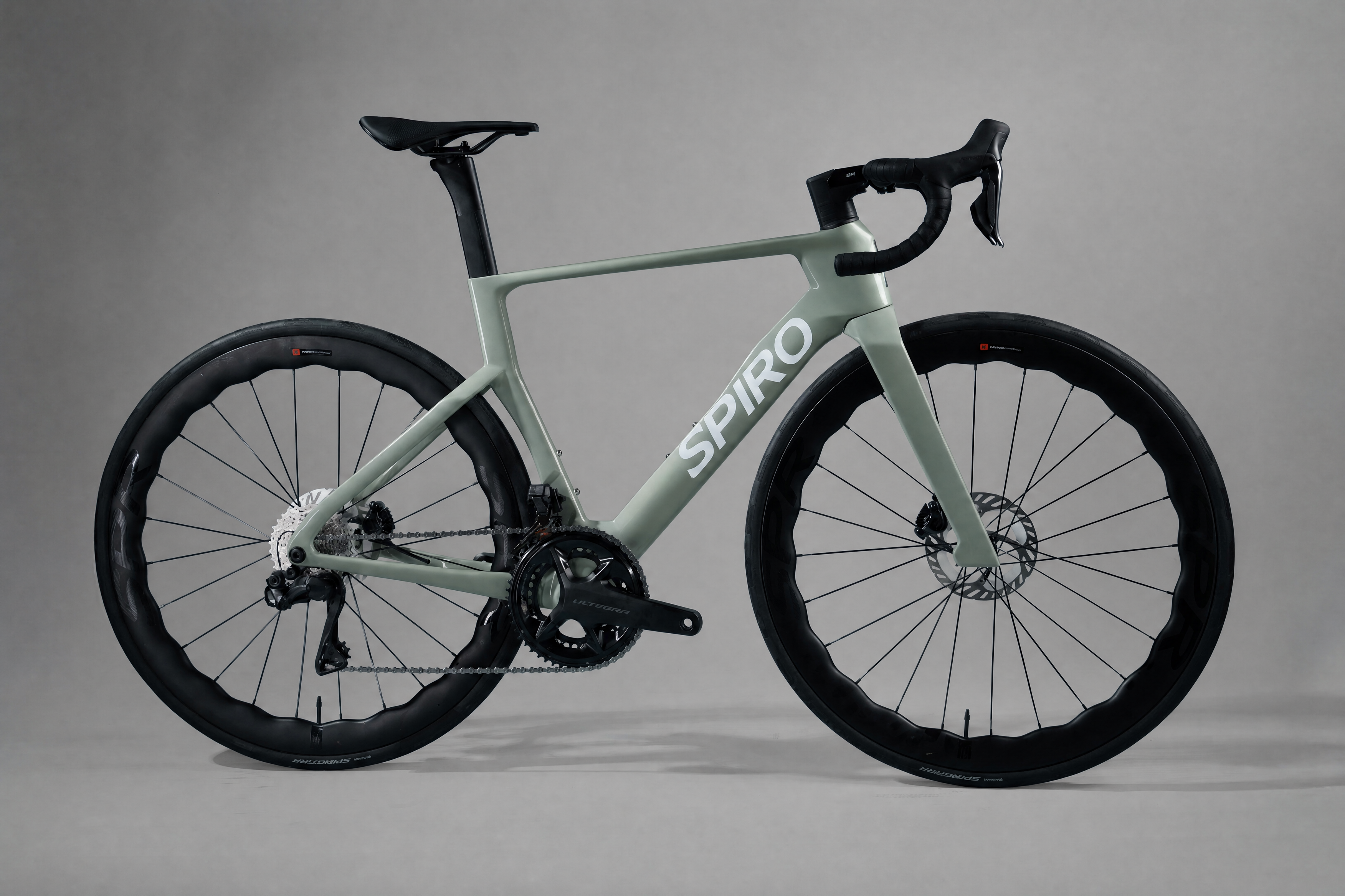 Bicicleta de ruta LEGEND DISC AERO grupo Shimano Ultegra DI2 2X12 Vel.