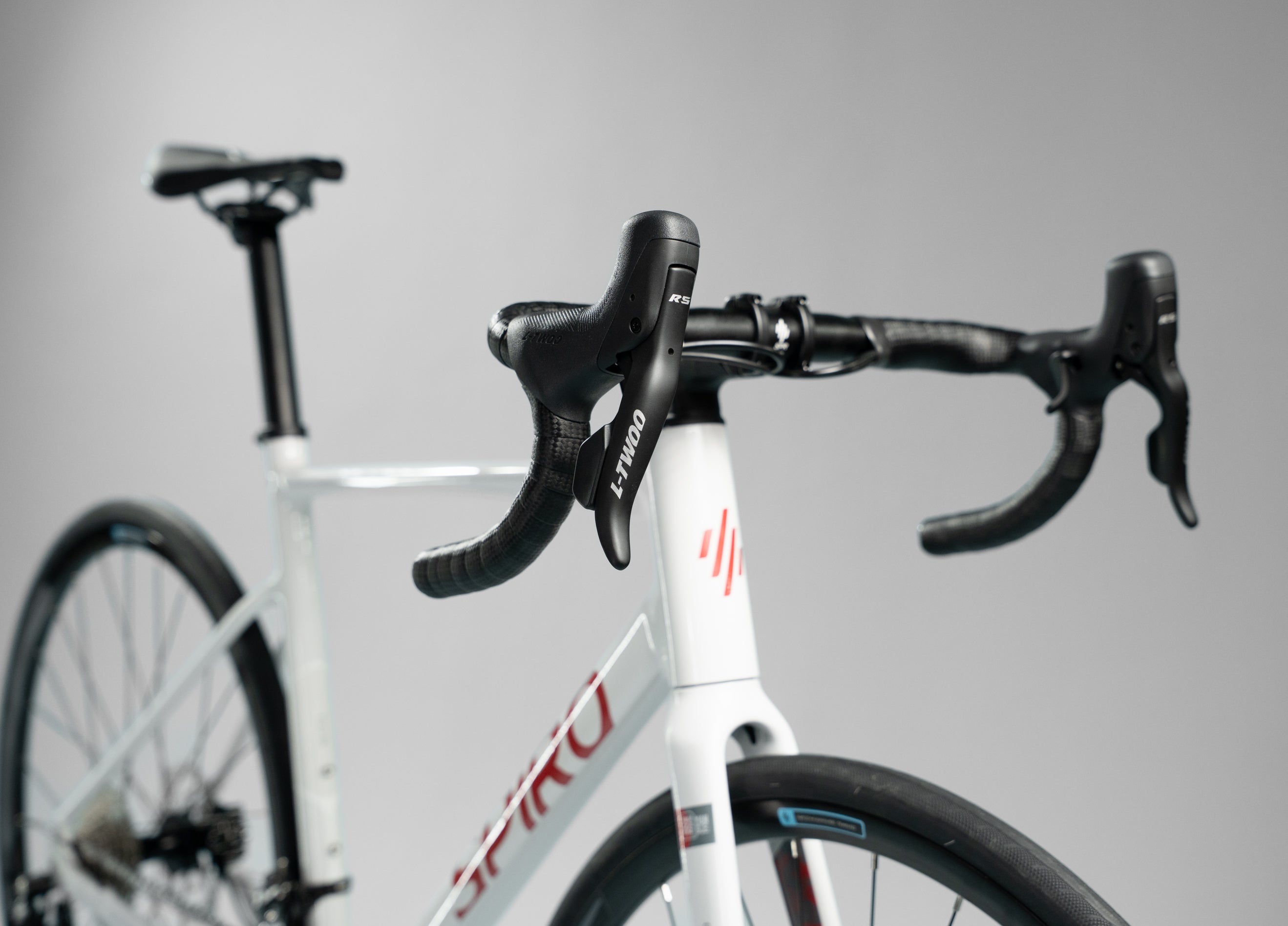 Bicicleta de ruta ELEMENTO grupo LTWOO R5 2x9 vel.
