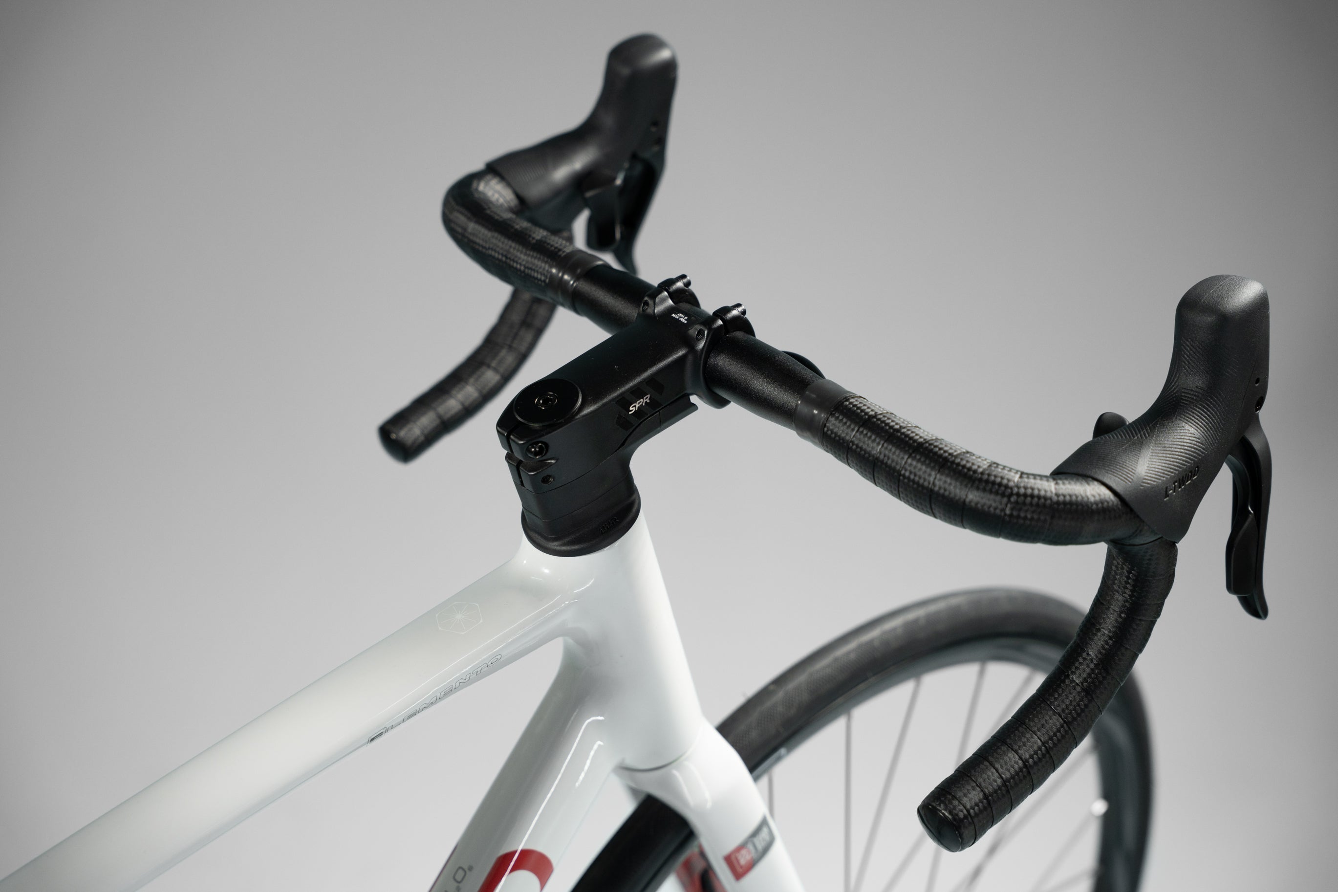 Bicicleta de ruta ELEMENTO grupo LTWOO R5 2x9 vel.