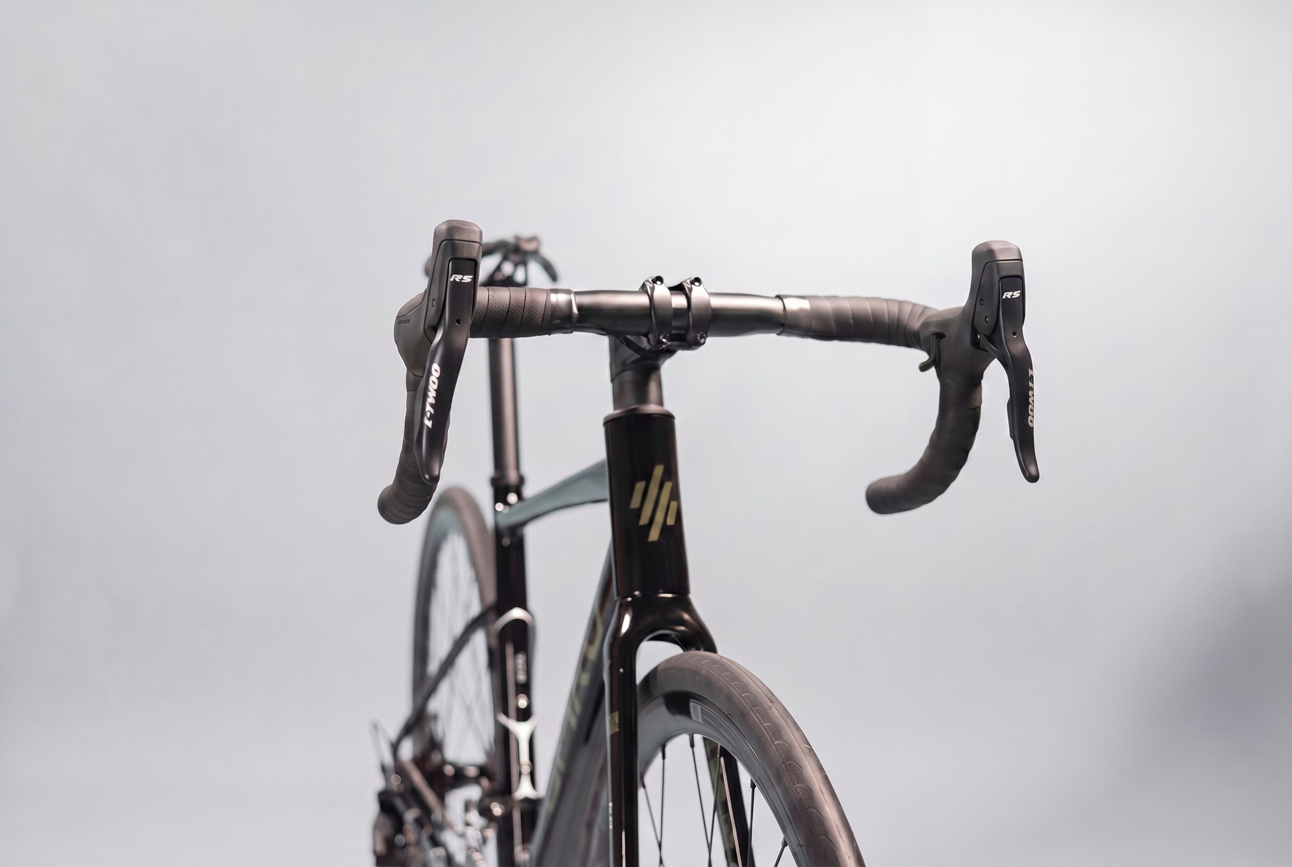 Bicicleta de ruta ELEMENTO grupo LTWOO R5 2x9 vel.
