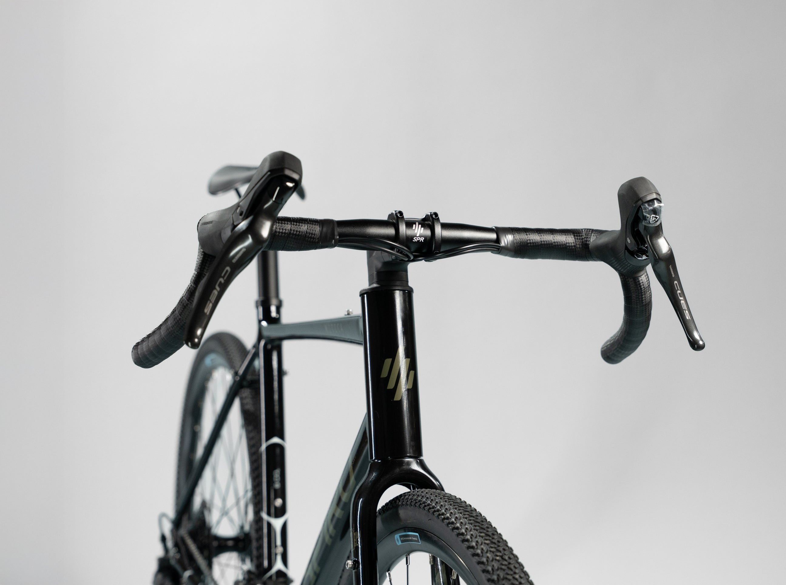 Bicicleta de gravel MÍTICA en aluminio grupo CUES 2x10 vel.