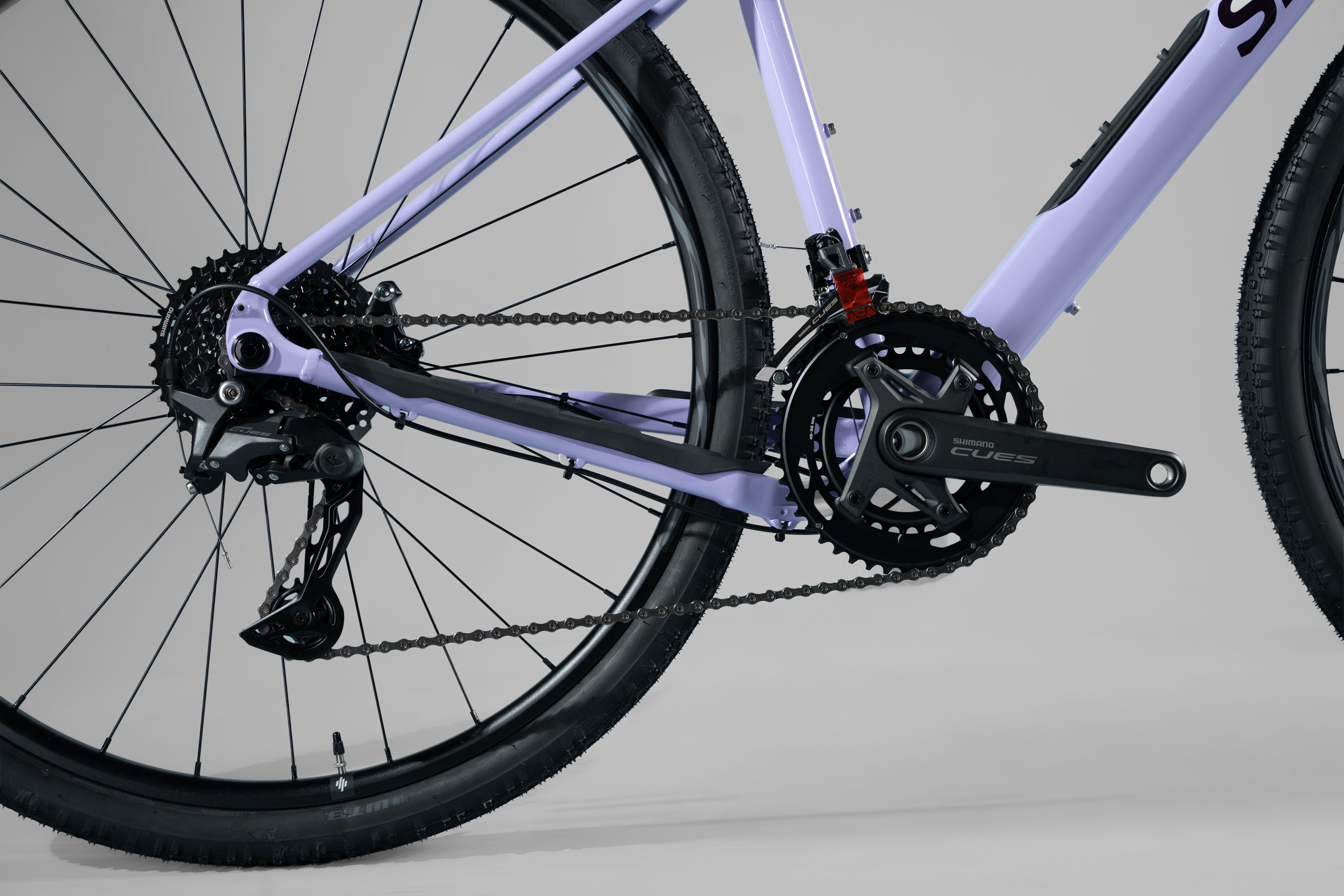 Bicicleta de gravel ORIGEN AL en aluminio y tenedor en carbono grupo Shimano Cues de 2x10 vel. Color Jugo de Mora en Leche