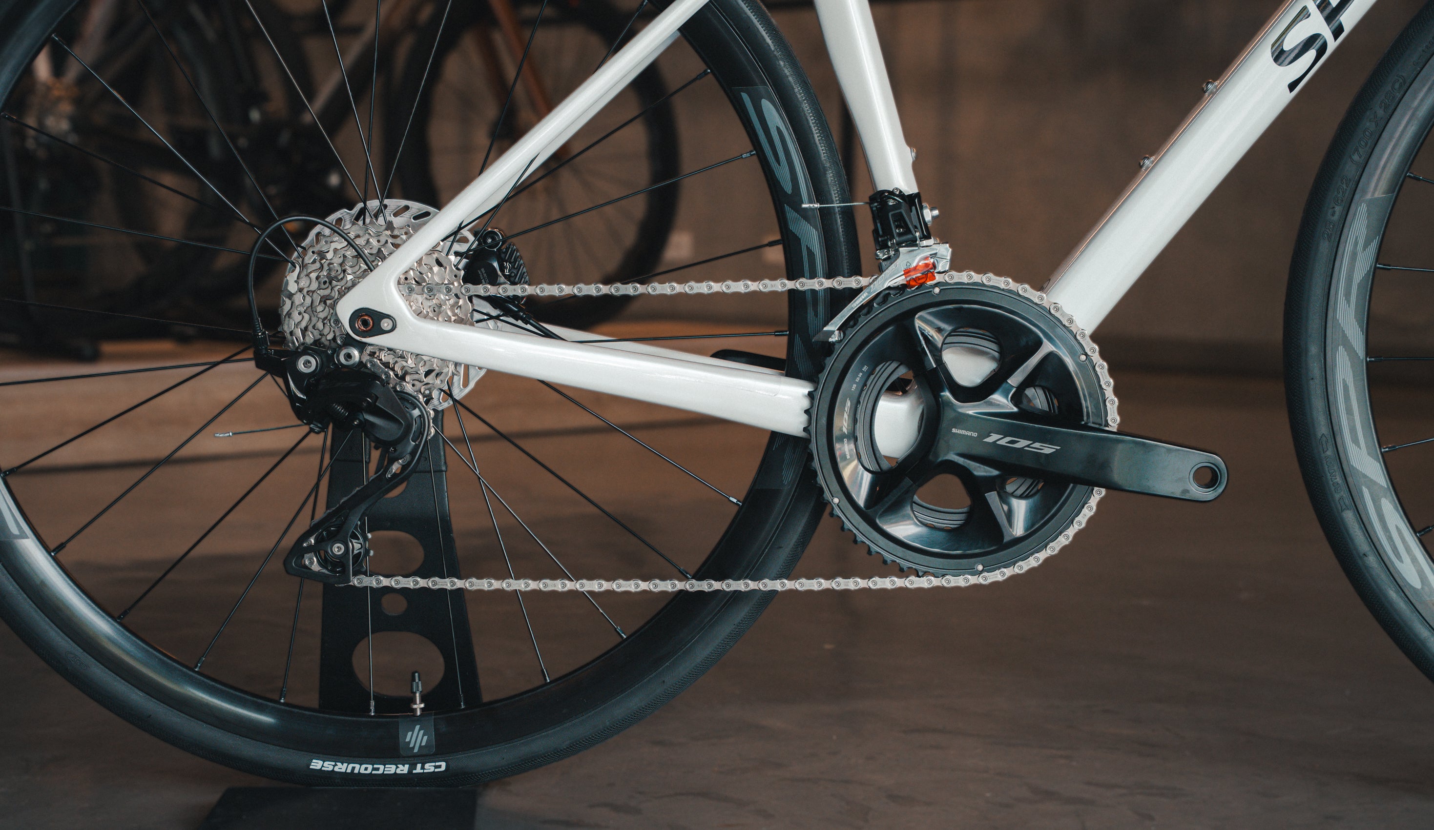 Bicicleta de ruta FREEDOM grupo Shimano 105 2X12 vel.