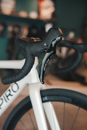 Bicicleta de ruta FREEDOM grupo Shimano 105 2X12 vel.