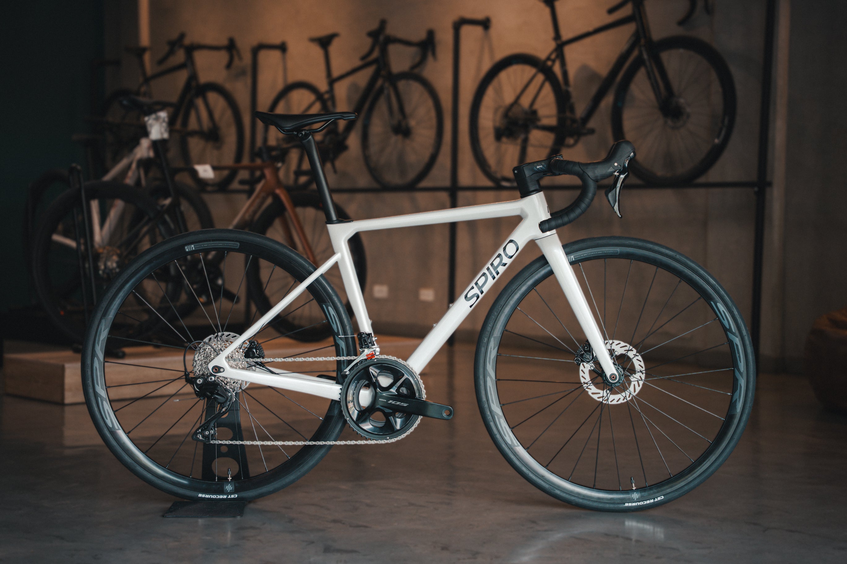 Bicicleta de ruta FREEDOM grupo Shimano 105 2X12 vel.