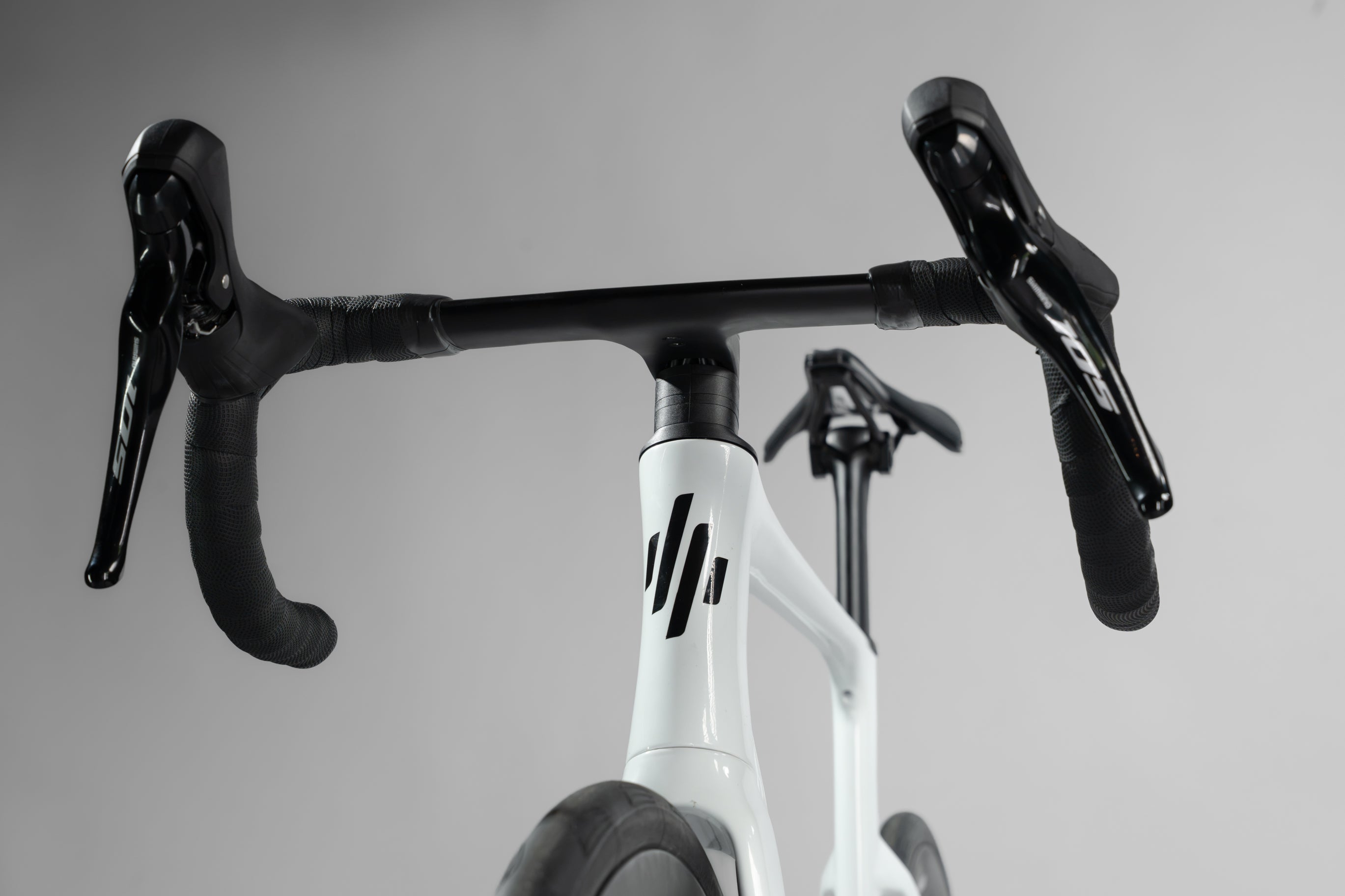 Bicicleta de ruta LEGEND SL grupo Shimano 105 2x12 Vel.
