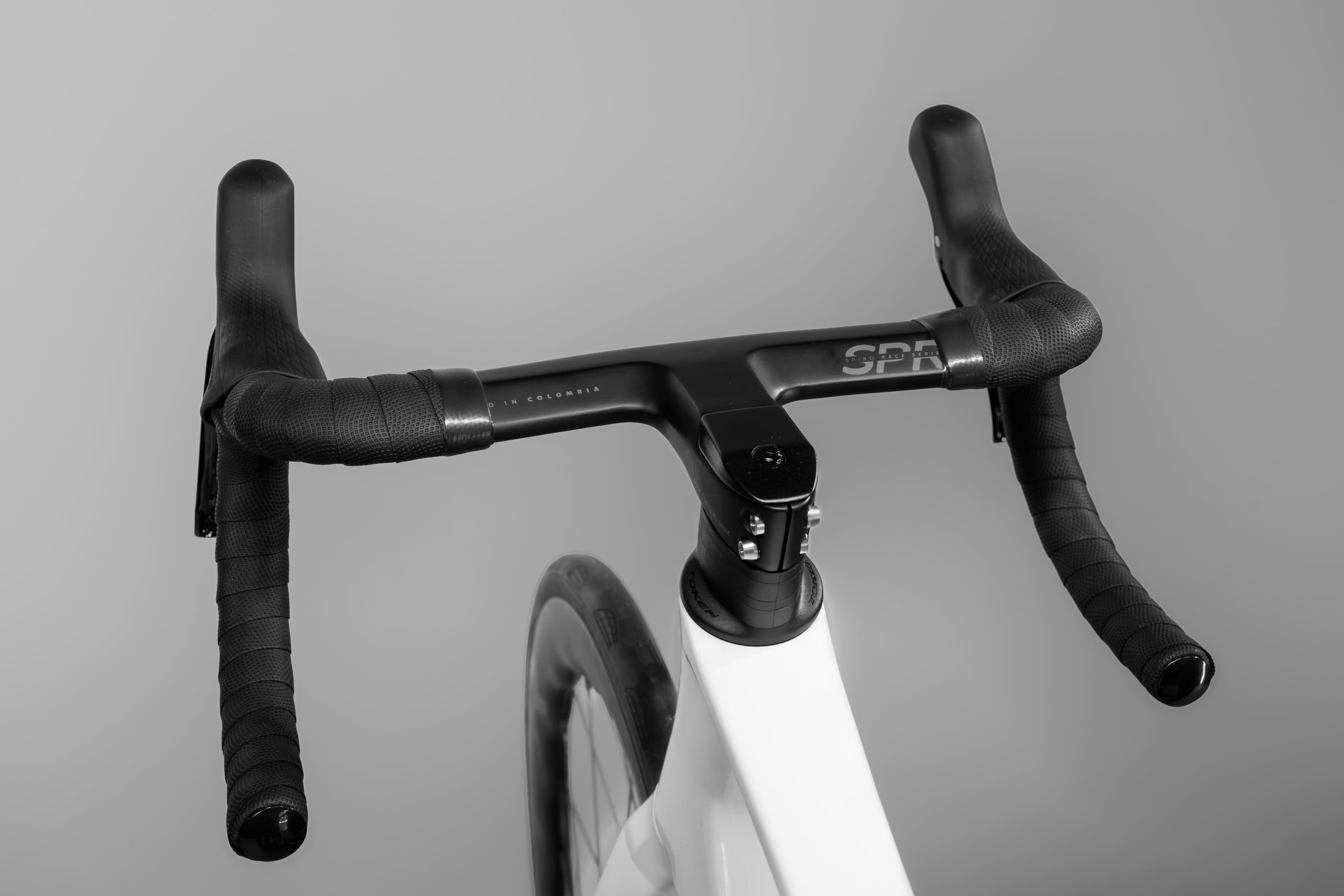 Bicicleta de ruta LEGEND SL grupo Shimano 105 2x12 Vel.