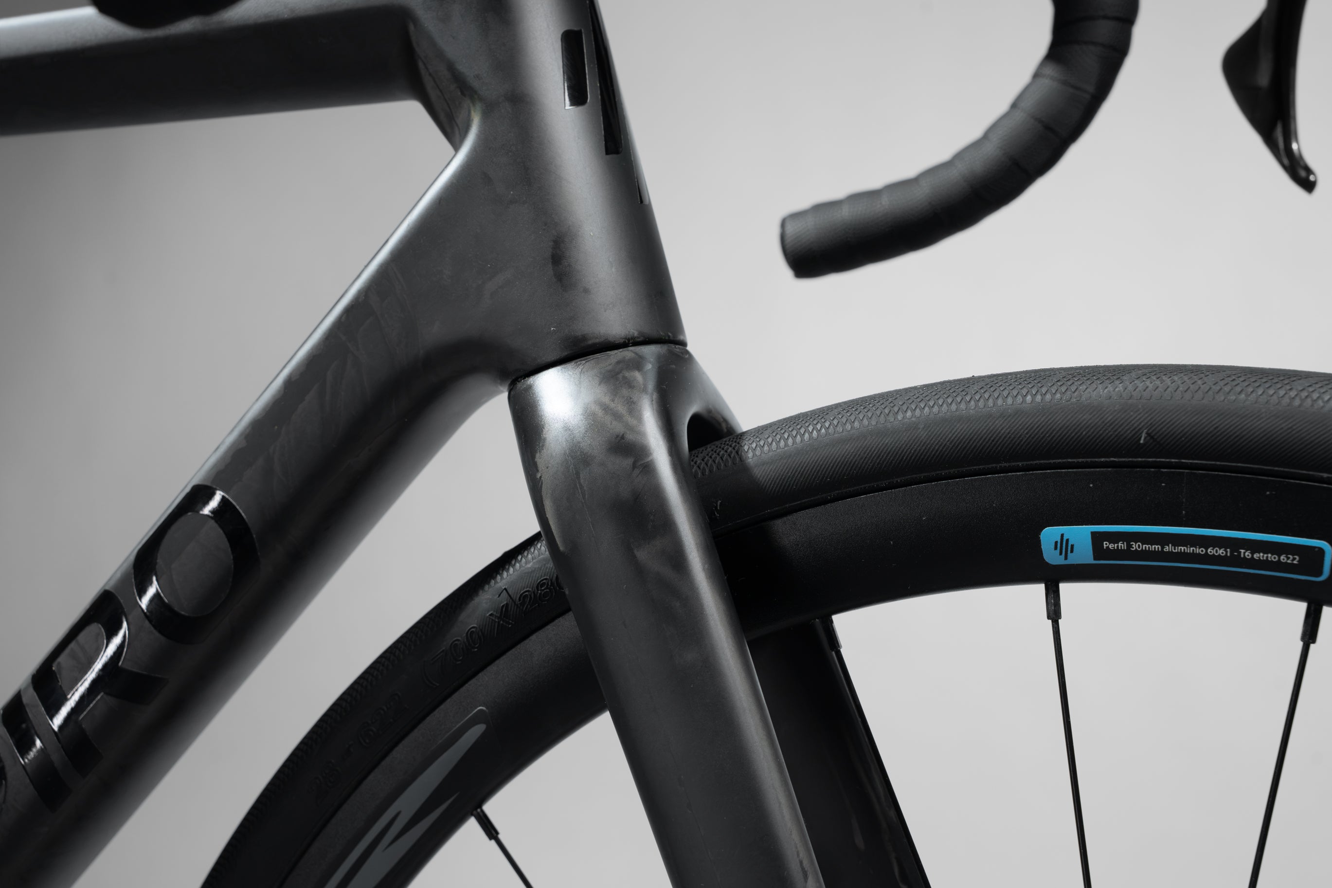 Bicicleta de ruta FREEDOM grupo Shimano 105 2X12 vel.