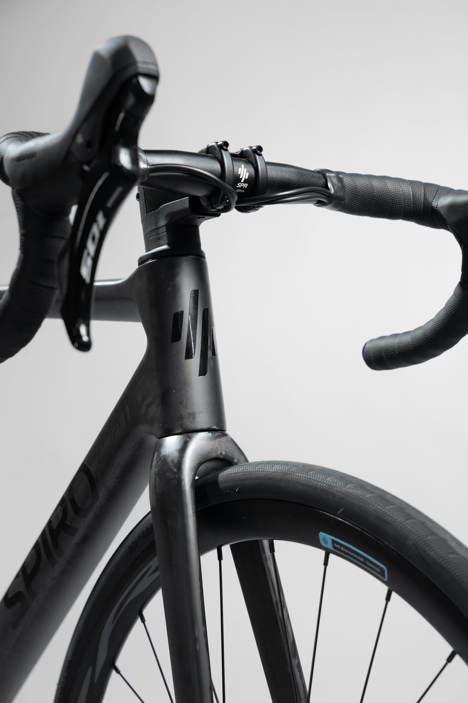 Bicicleta de ruta FREEDOM grupo Shimano 105 2X12 vel.