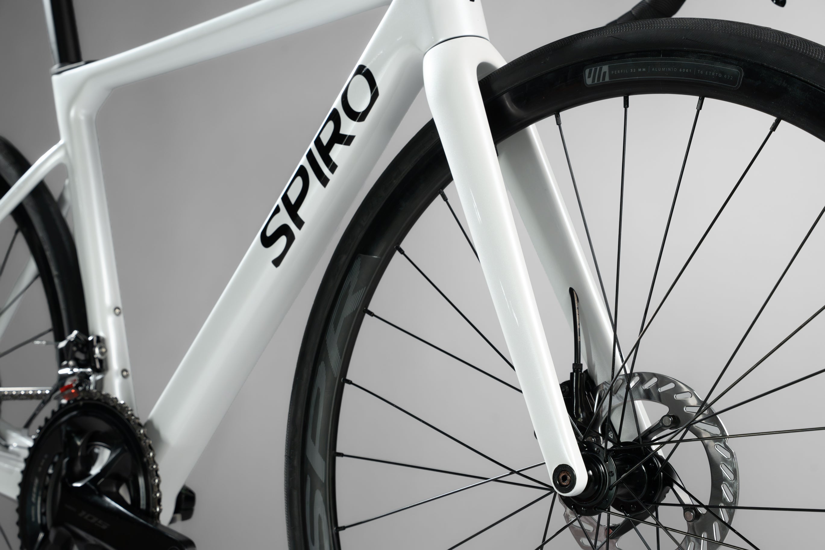 Bicicleta de ruta FREEDOM grupo Shimano 105 2X12 vel.