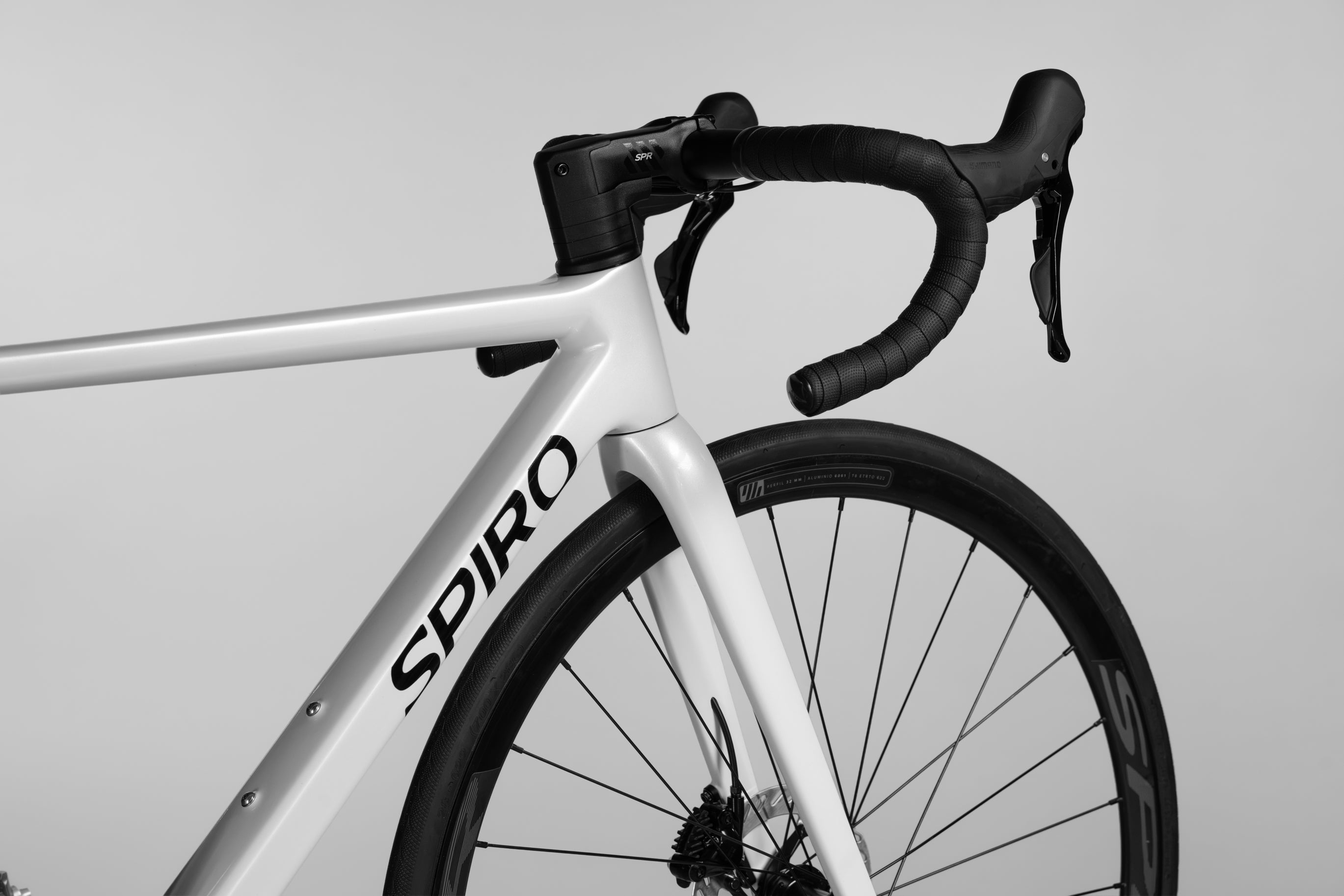 Bicicleta de ruta FREEDOM grupo Shimano 105 2X12 vel.