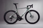 Bicicleta de ruta LEGEND AERO en carbono grupo Shimano 105 DI2 electrónico
