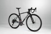Bicicleta de ruta FREEDOM en aluminio con tenedor en carbono y Shimano Cues de 2x10 vel