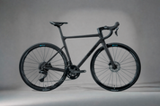 Bicicleta de ruta FREEDOM en carbono grupo Shimano Cues 2X10 vel. color Acabado en Carbono Mate