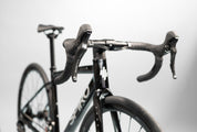 Bicicleta de ruta FREEDOM en aluminio con tenedor en carbono y Shimano Cues de 2x10 vel