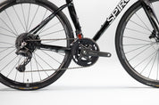 Bicicleta de ruta FREEDOM en aluminio con tenedor en carbono y Shimano Cues de 2x10 vel