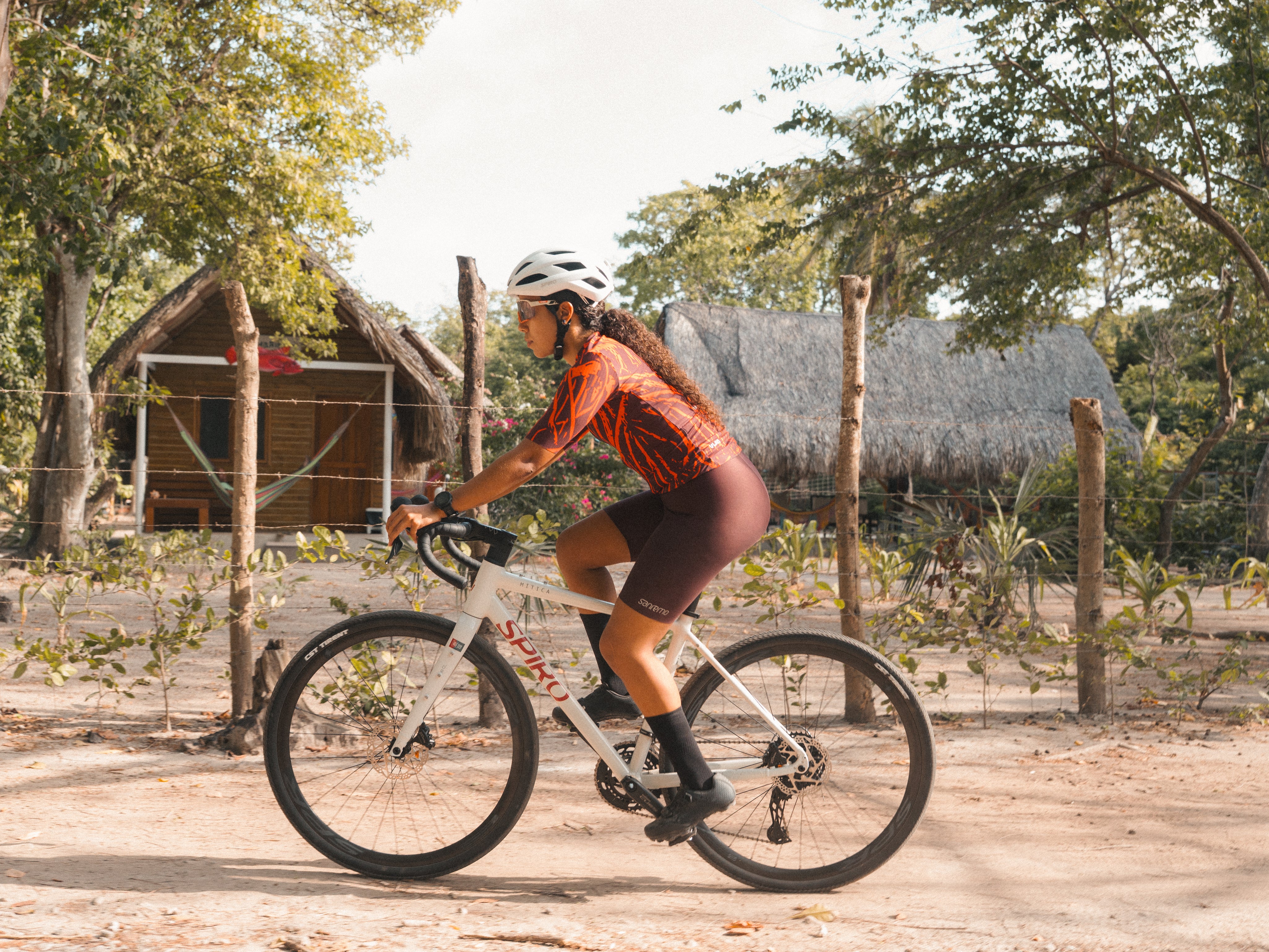 Bicicleta de gravel MÍTICA en aluminio grupo CUES 2x10 vel.
