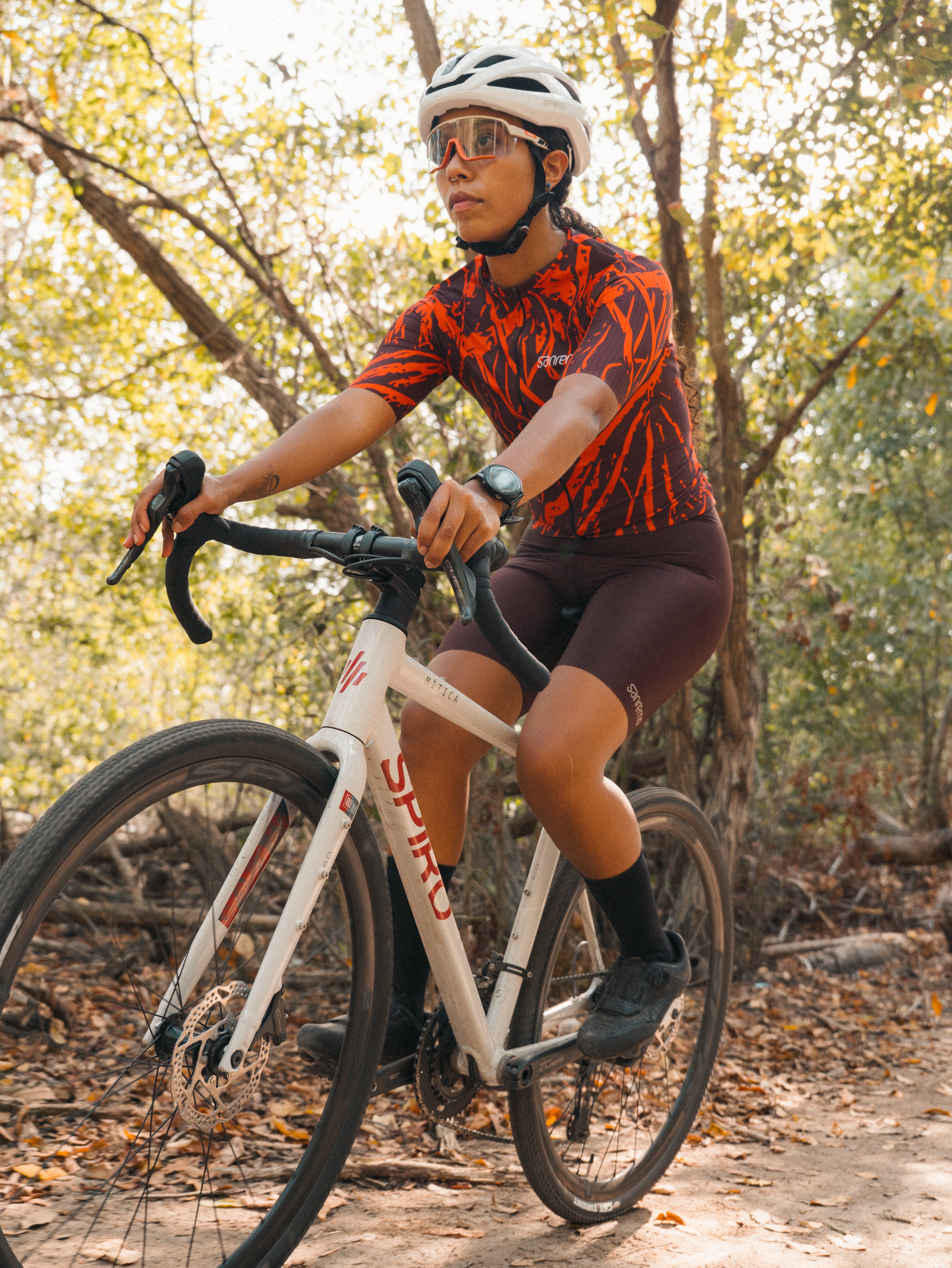Bicicleta de gravel MÍTICA en aluminio grupo CUES 2x10 vel.
