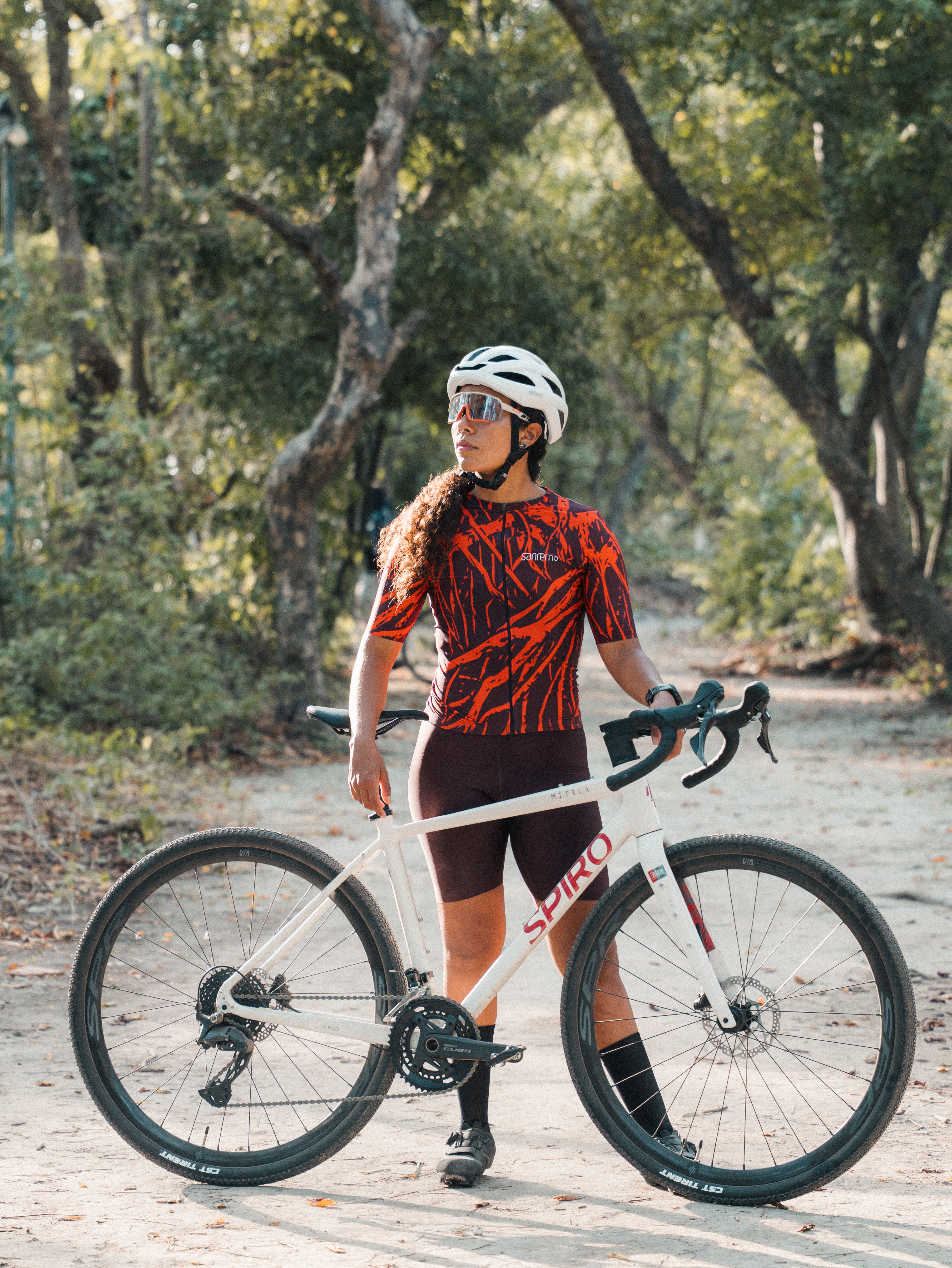 Bicicleta de gravel MÍTICA en aluminio grupo CUES 2x10 vel.