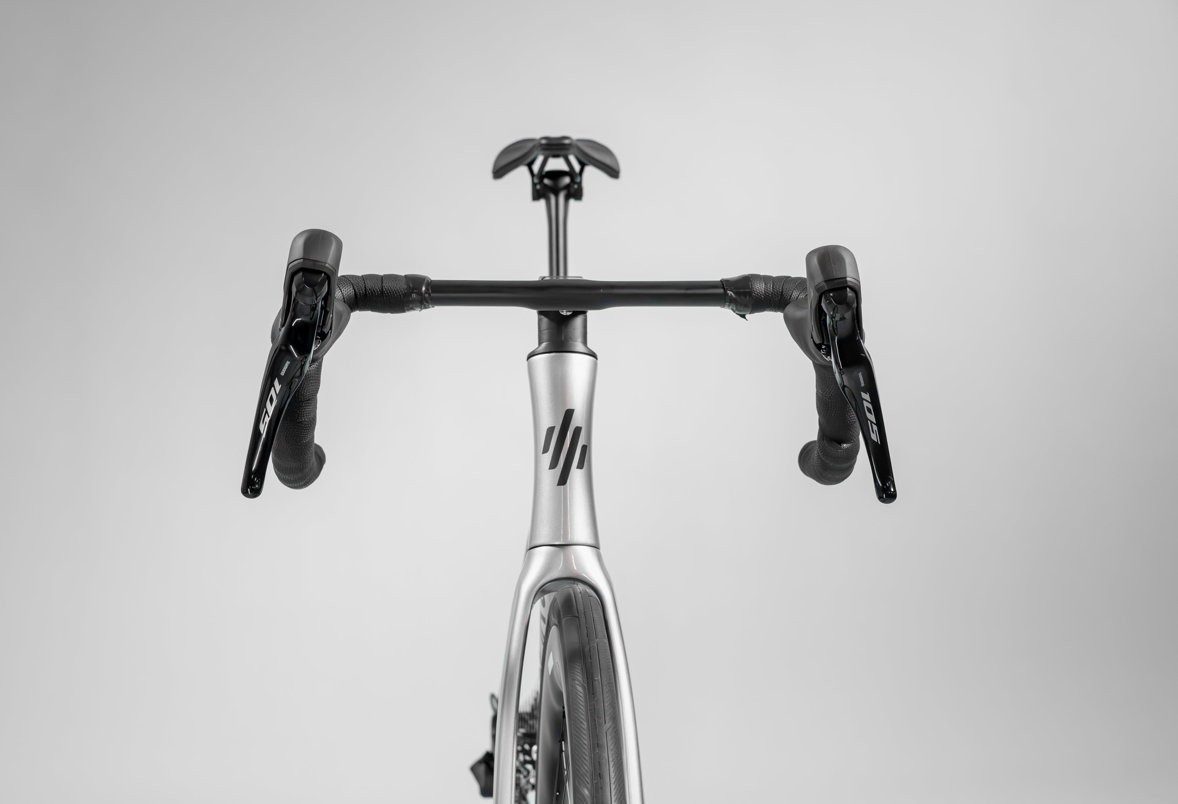 Bicicleta de ruta LEGEND SL en carbono Shimano 105