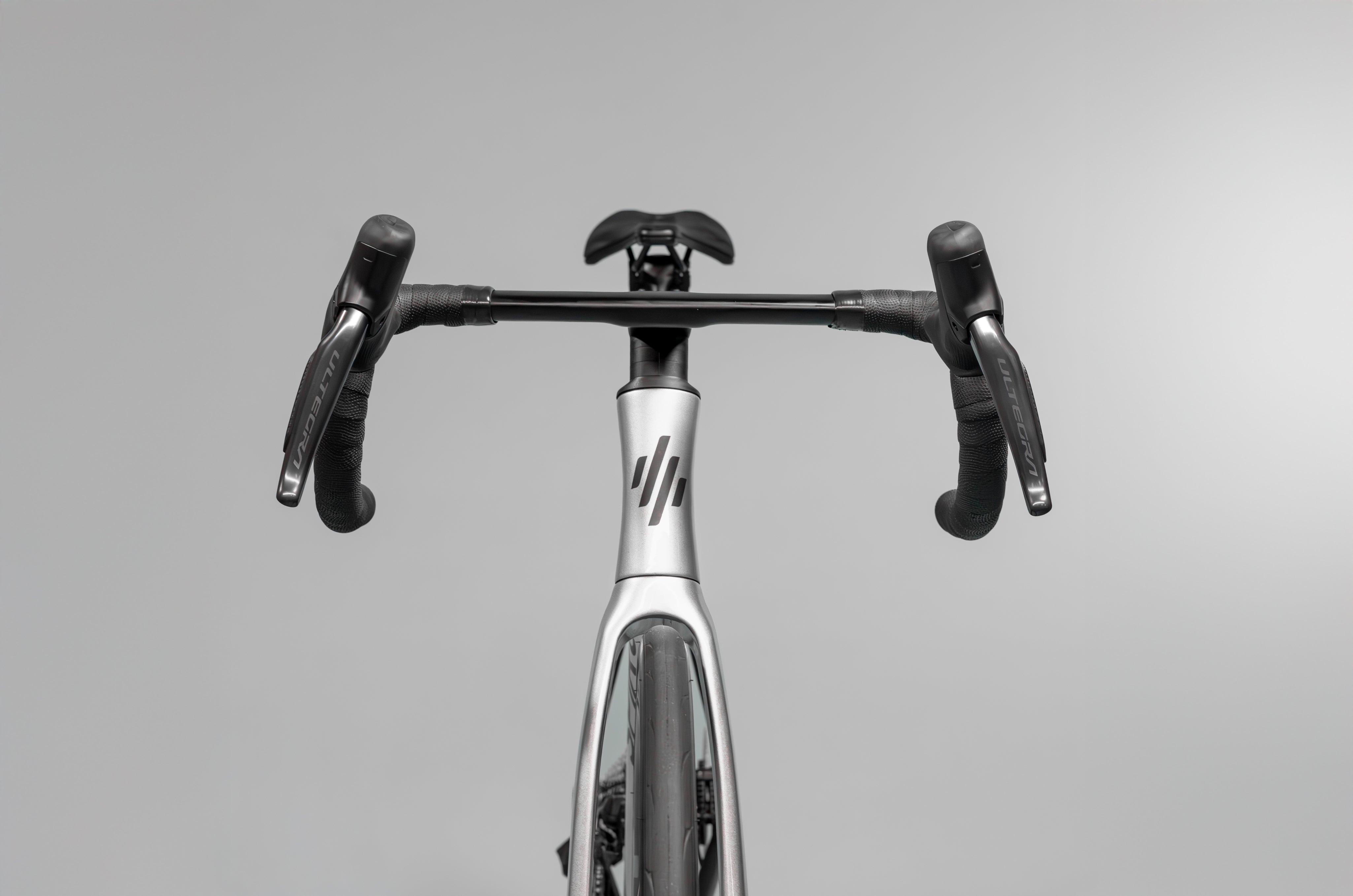 Bicicleta de ruta LEGEND SL en carbono Ultegra DI2