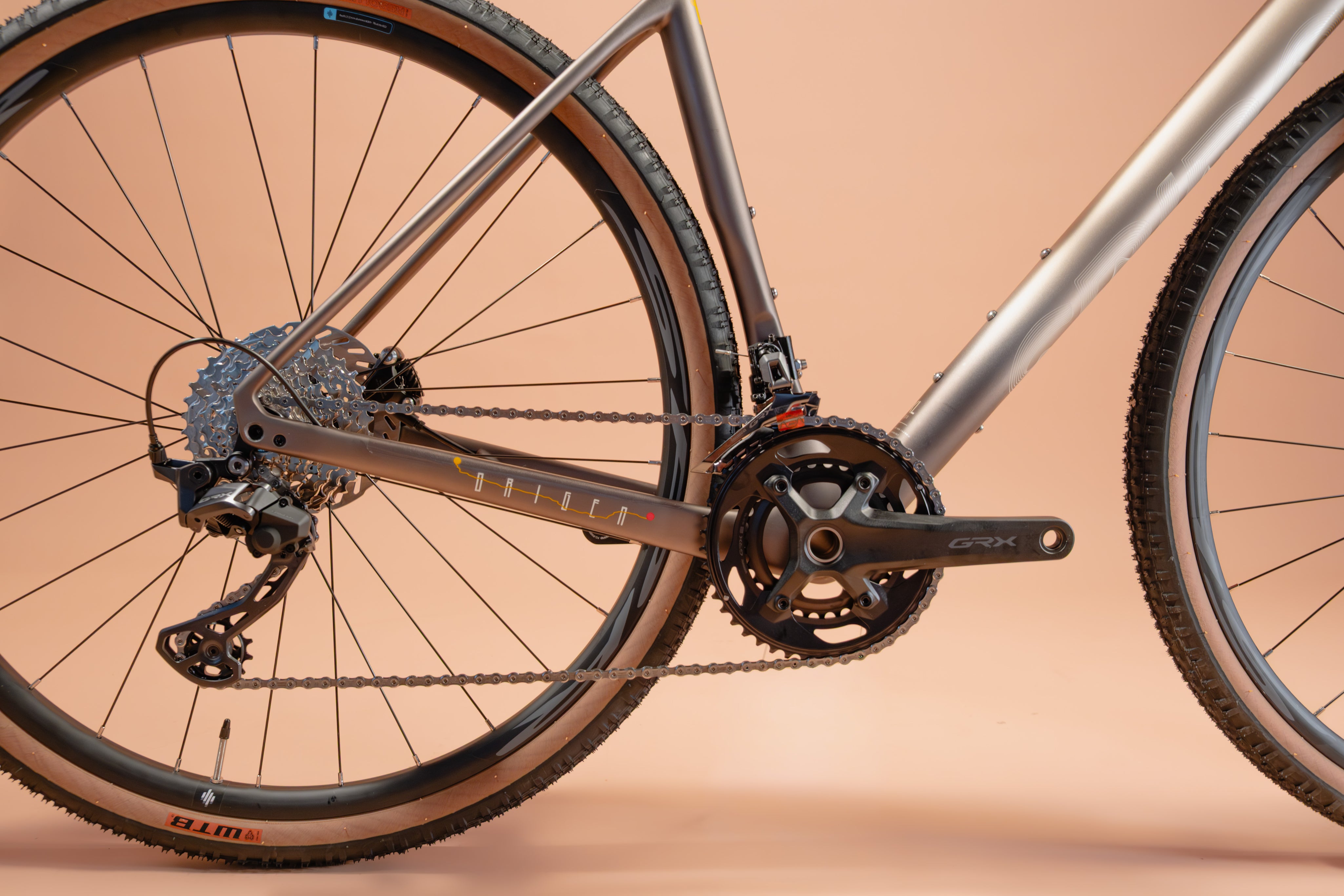 Bicicleta de gravel en carbono ORIGEN CUMBIA CLUB Grupo GRX 2x12 velocidades