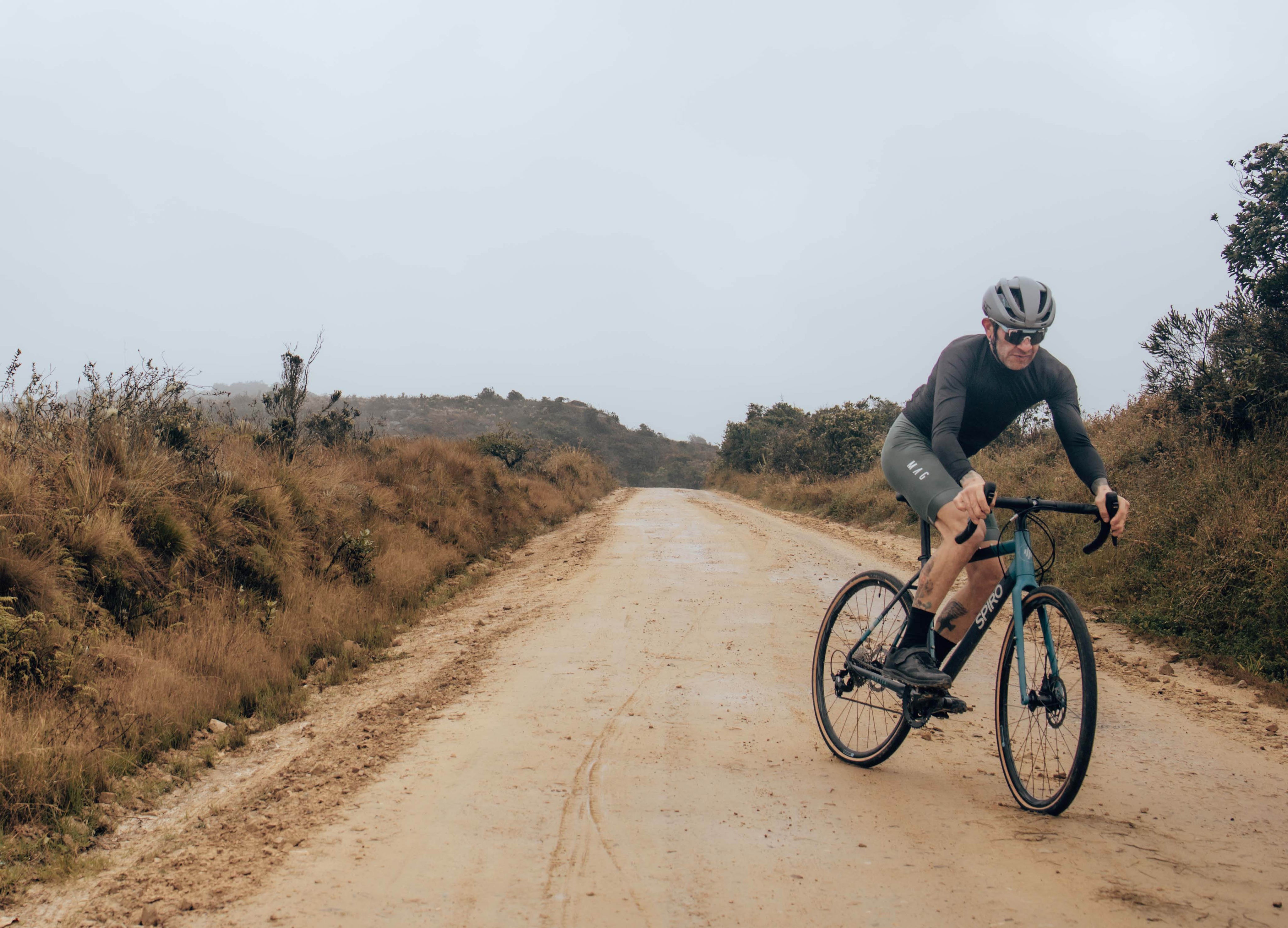 Bicicleta de gravel en aluminio MÍTICA DISC SUMAPAZ 9 velocidades
