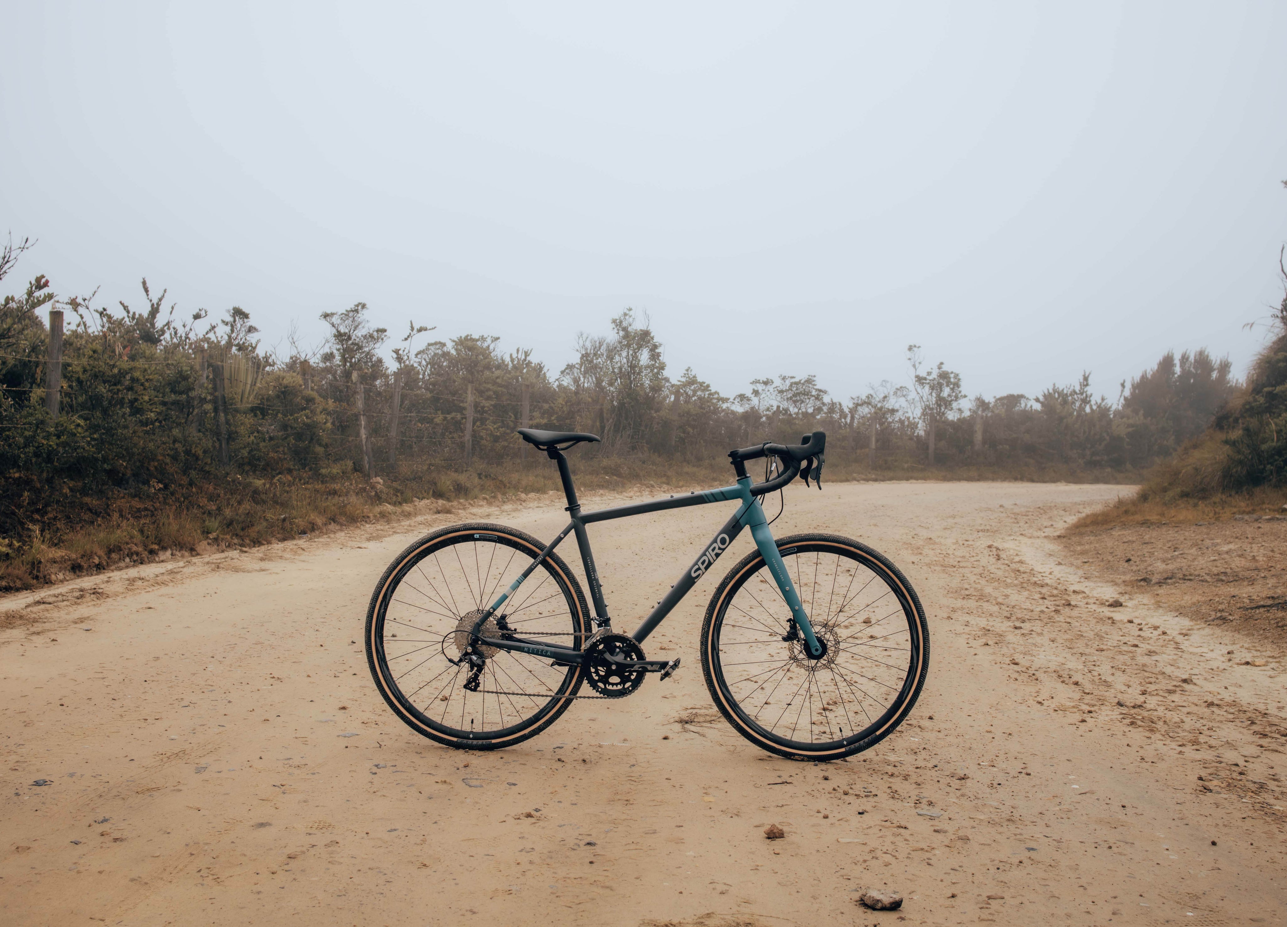 Bicicleta de gravel en aluminio MÍTICA DISC SUMAPAZ 9 velocidades